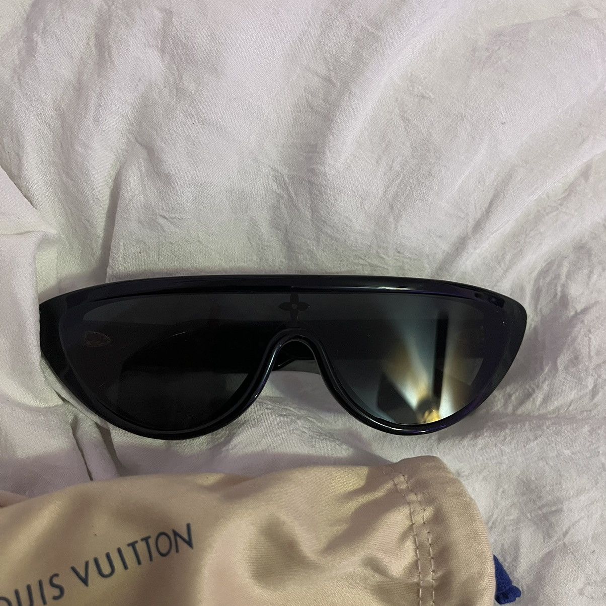 Louis Vuitton LV Split Cat Eye Sunglasses Size ONE SIZE - 1 Thumbnail