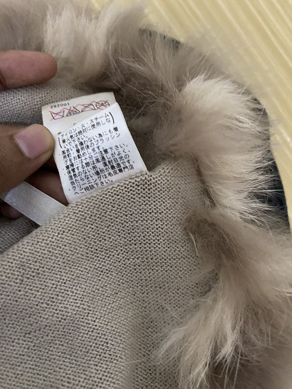 Japanese Brand Japanese Brand Rabbit Fur Neck Warmer Muffler Scarves Size ONE SIZE - 6 Thumbnail