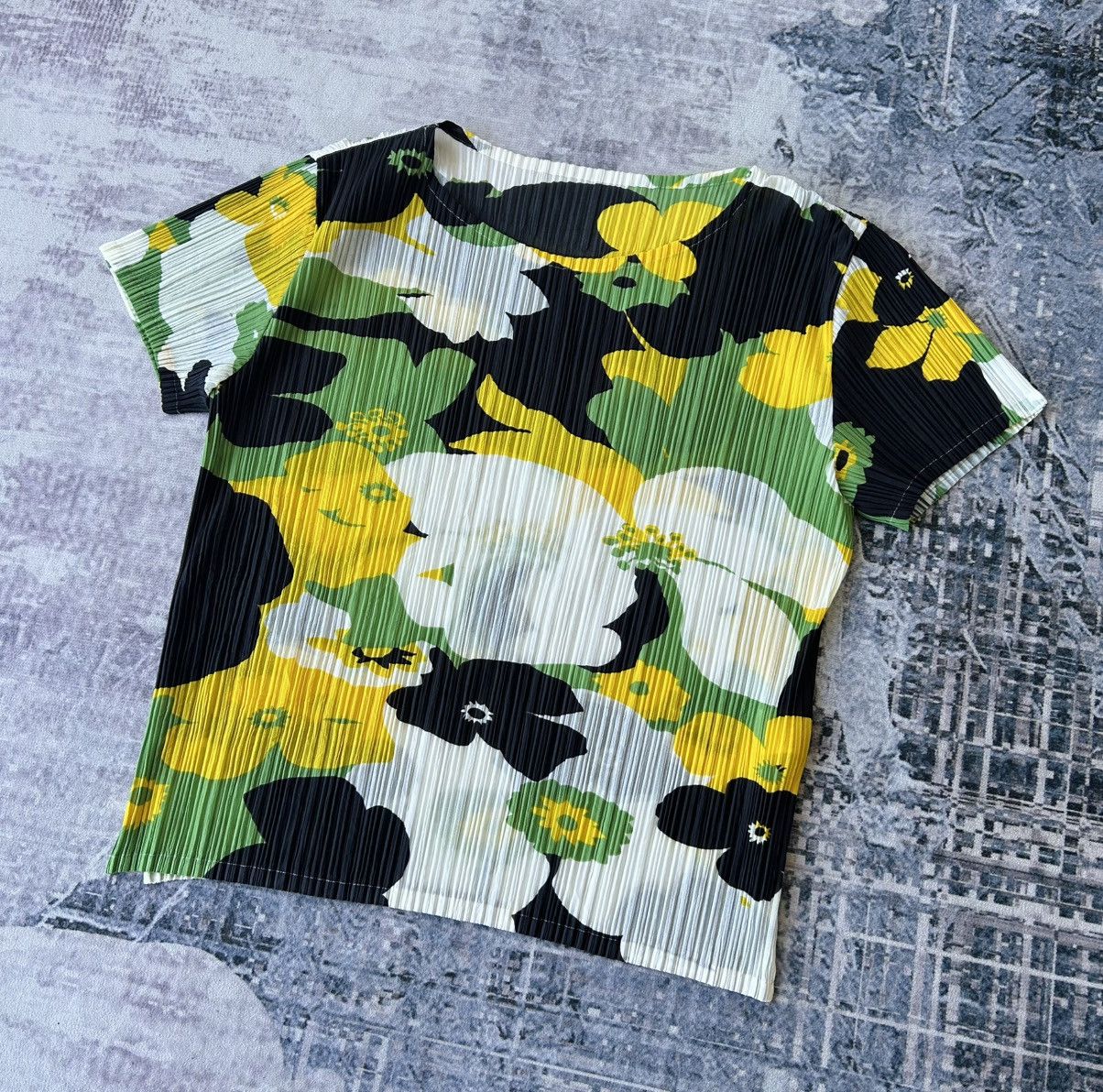 Issey Miyake Issey Miyake Pleats Please Full Pattern Flowers Size S / US 4 / IT 40 - 2 Thumbnail