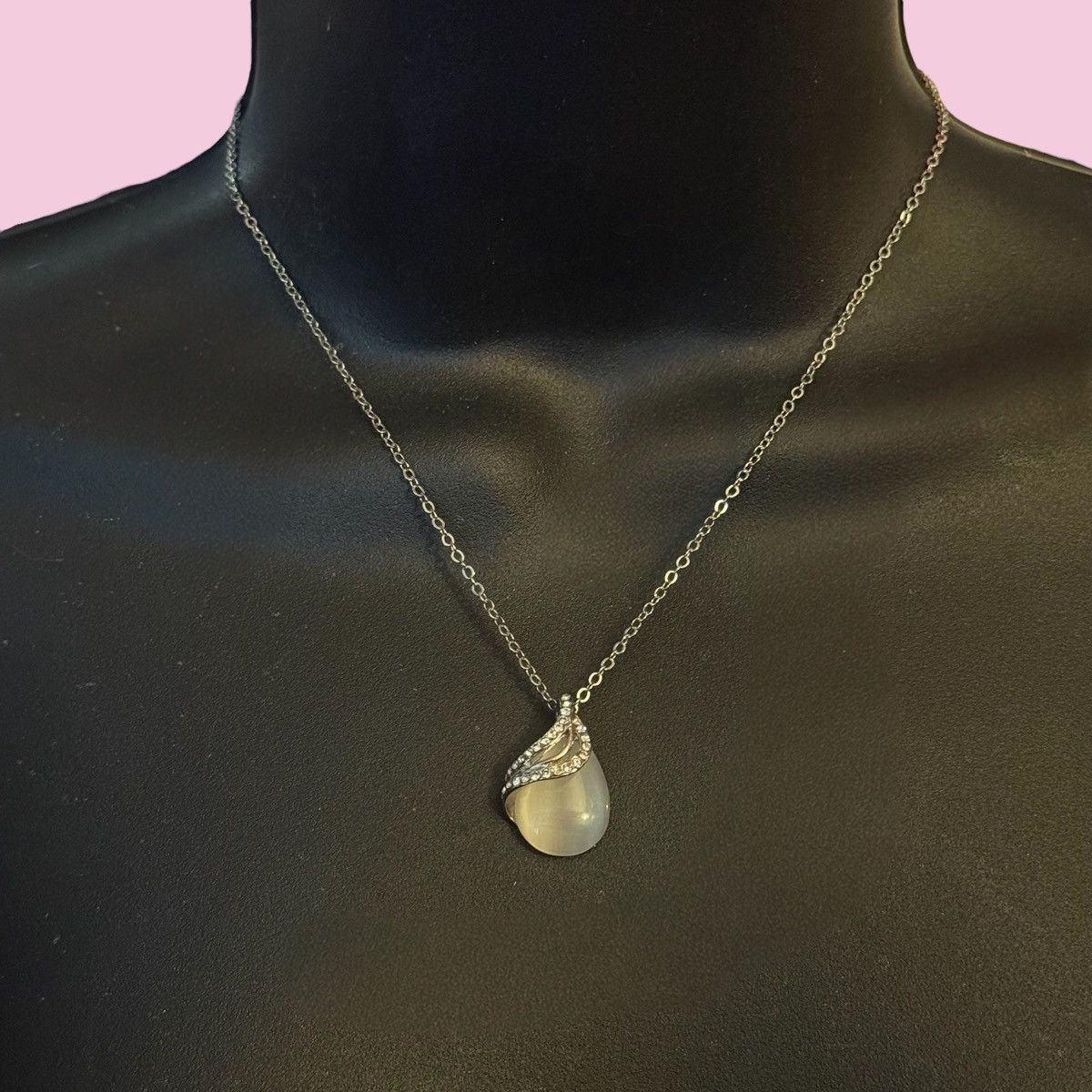 Other Silver tone rhinestone accent cats eye pendant necklace Size ONE SIZE - 1 Thumbnail