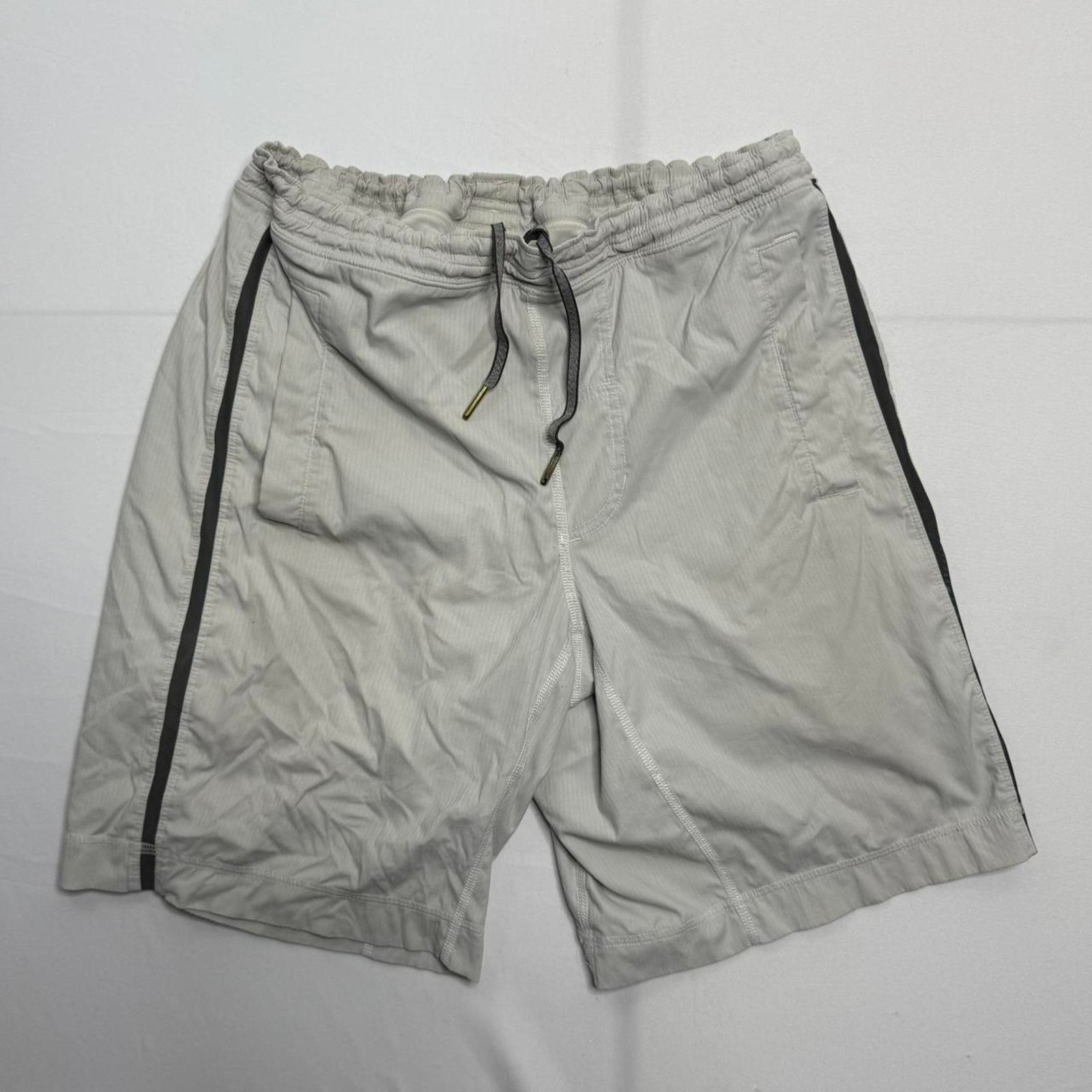 Lululemon Lululemon Athletic Pace Breaker Shorts Size Medium Size US 37 - 1 Thumbnail