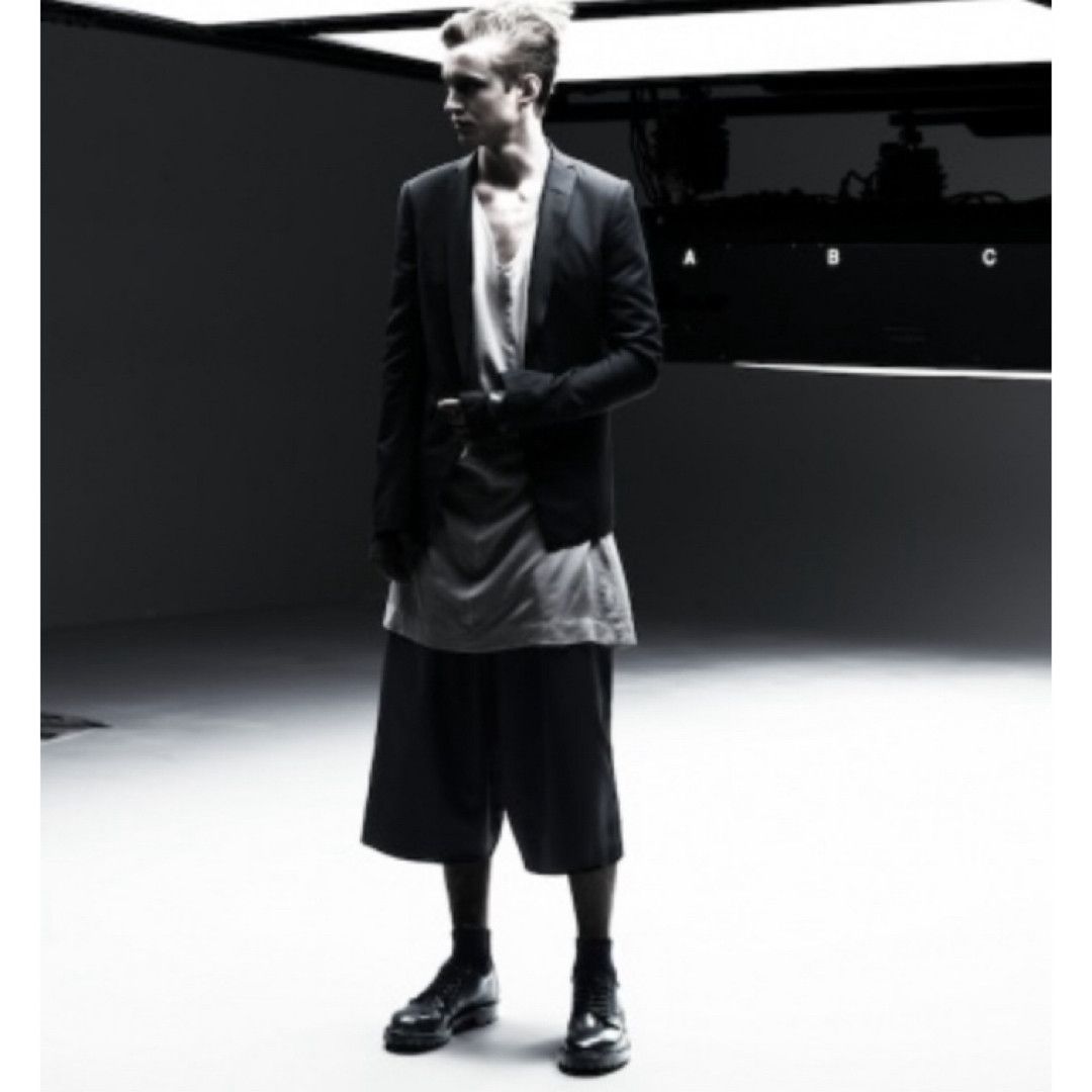 Julius vandalism: Pleated Silk wool shorts