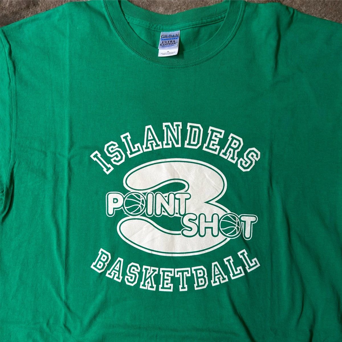 Vintage Vintage 1999 Gildan Islanders Basketball Green T-Shirt Size US XL / EU 56 / 4 - 2 Thumbnail