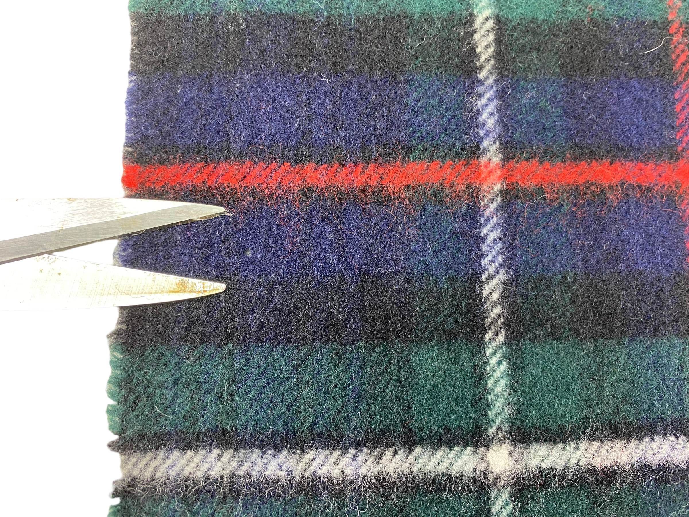 Vintage Glen Prince Vintage Lambswool Checkered Scarf – Navy Size ONE SIZE - 9 Thumbnail