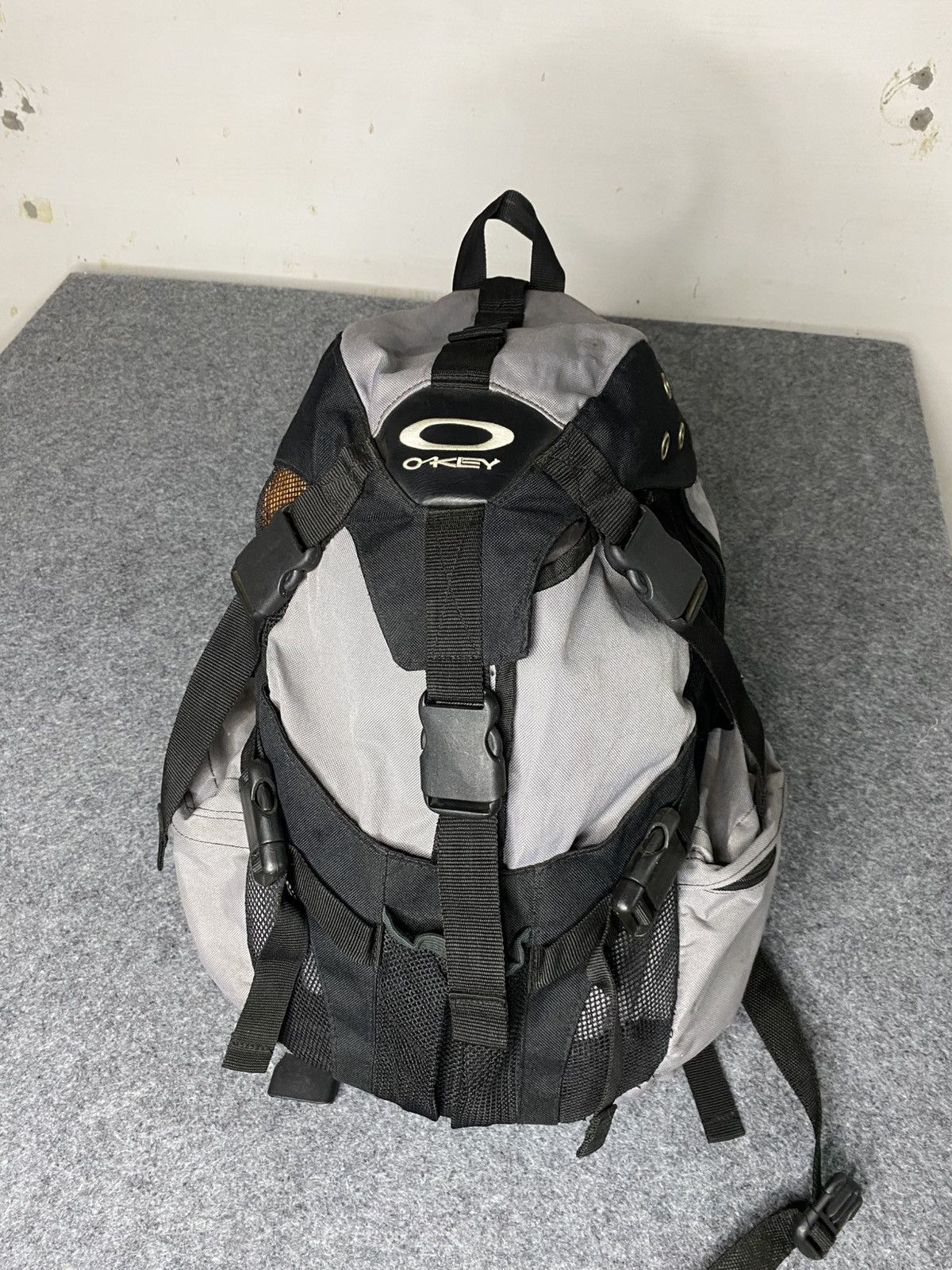 Oakley × Palace Palace x Oakley Icon Backpack Night Clouds | Grailed