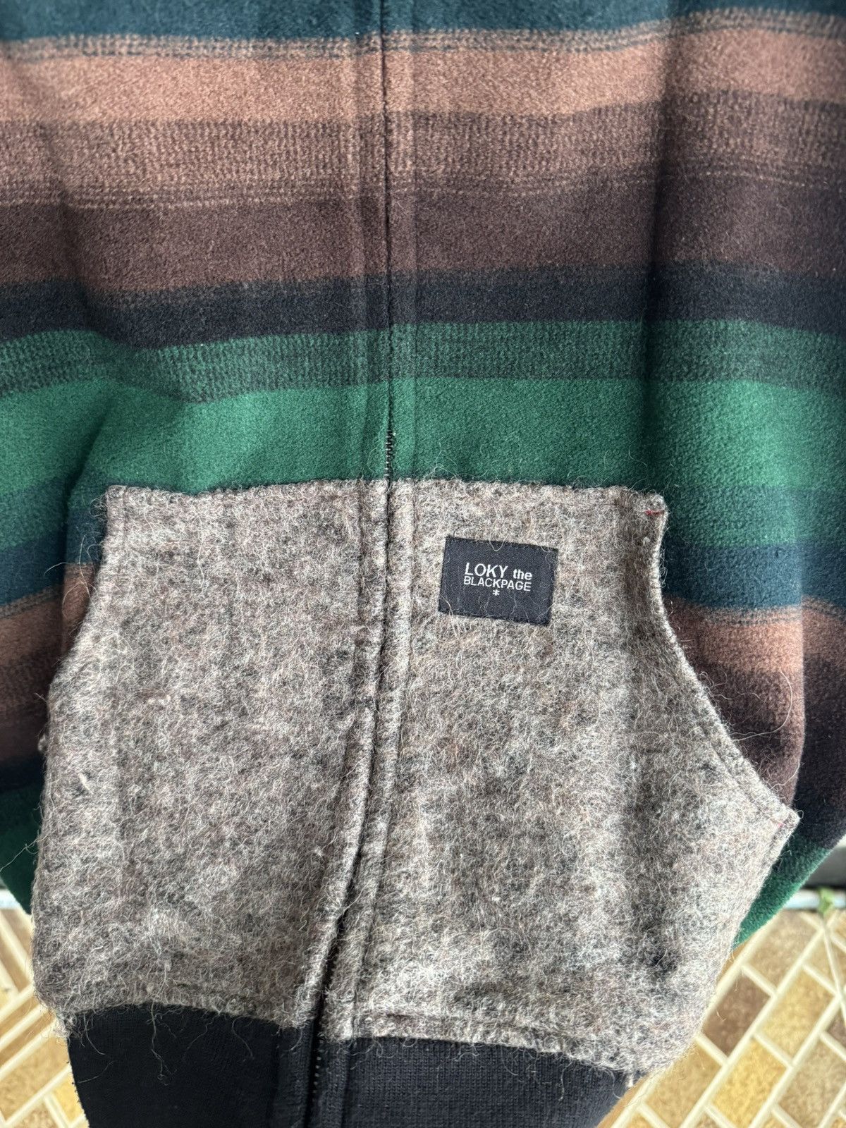 Le Grande Bleu (L.G.B.) JAPANESE BRAND LOKY THE BLACKPAGE BORDER STRIPED FUR HOODIE Size US L / EU 52-54 / 3 - 3 Thumbnail