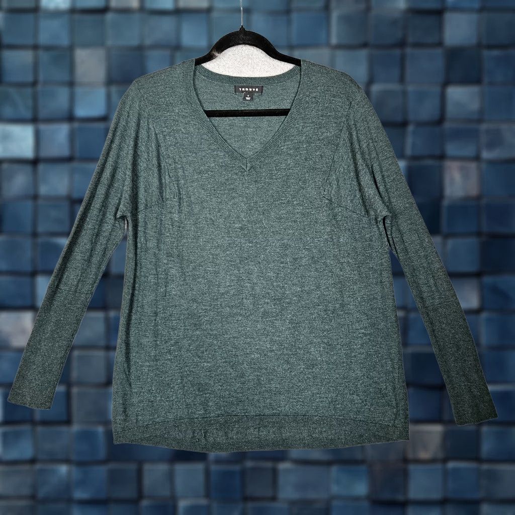 Vintage TROUVE Sweater Women Green Long Sleeve V-Neck Lightweight Knit Pullover S Slender Fit Casual Dressy All Seasons Womens Size S / US 4 / IT 40 - 1 Thumbnail