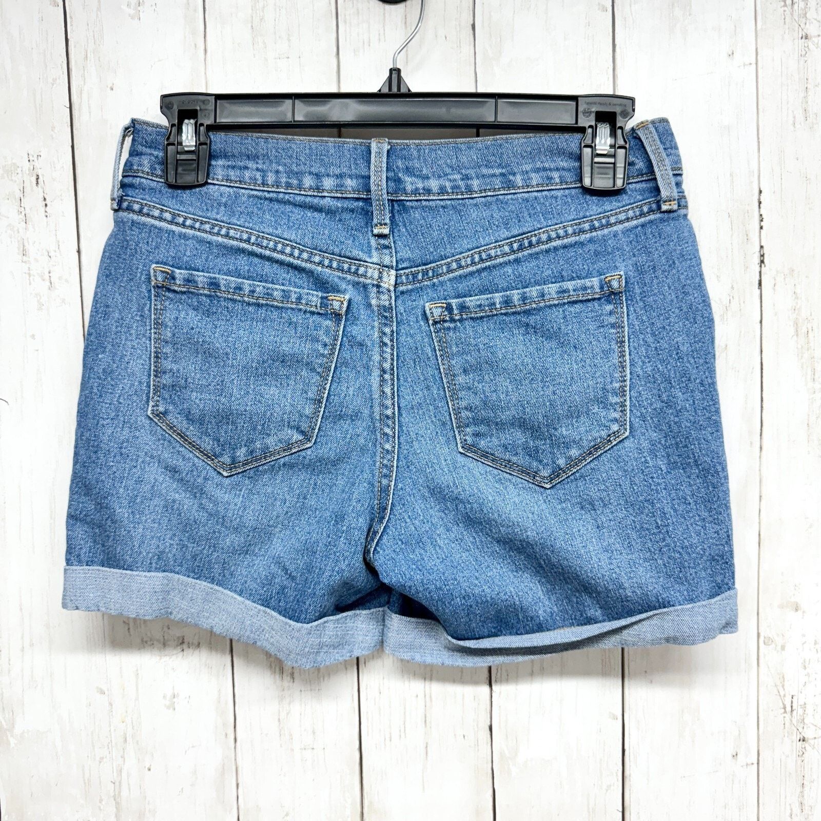 Old Navy Old Navy Shorts Women 0 Medium Wash Mid Rise Midi Cuffed Hem Size 25" / US 0 / IT 36 - 4 Thumbnail