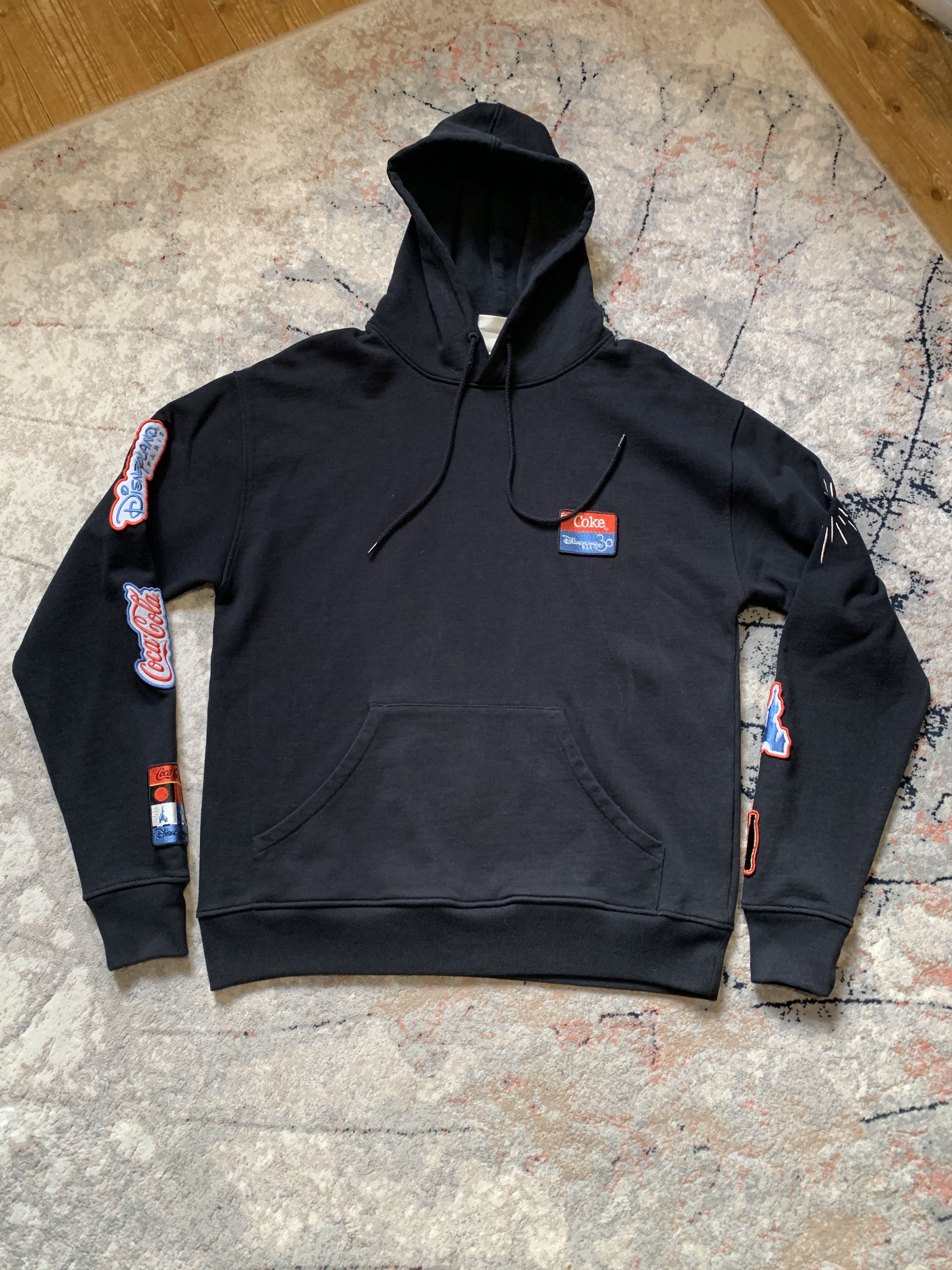 Coca Cola × Disney × Highsnobiety Highsnobiety Coca-Cola x Disneyland Paris Hoodie Size US S / EU 44-46 / 1 - 2 Thumbnail