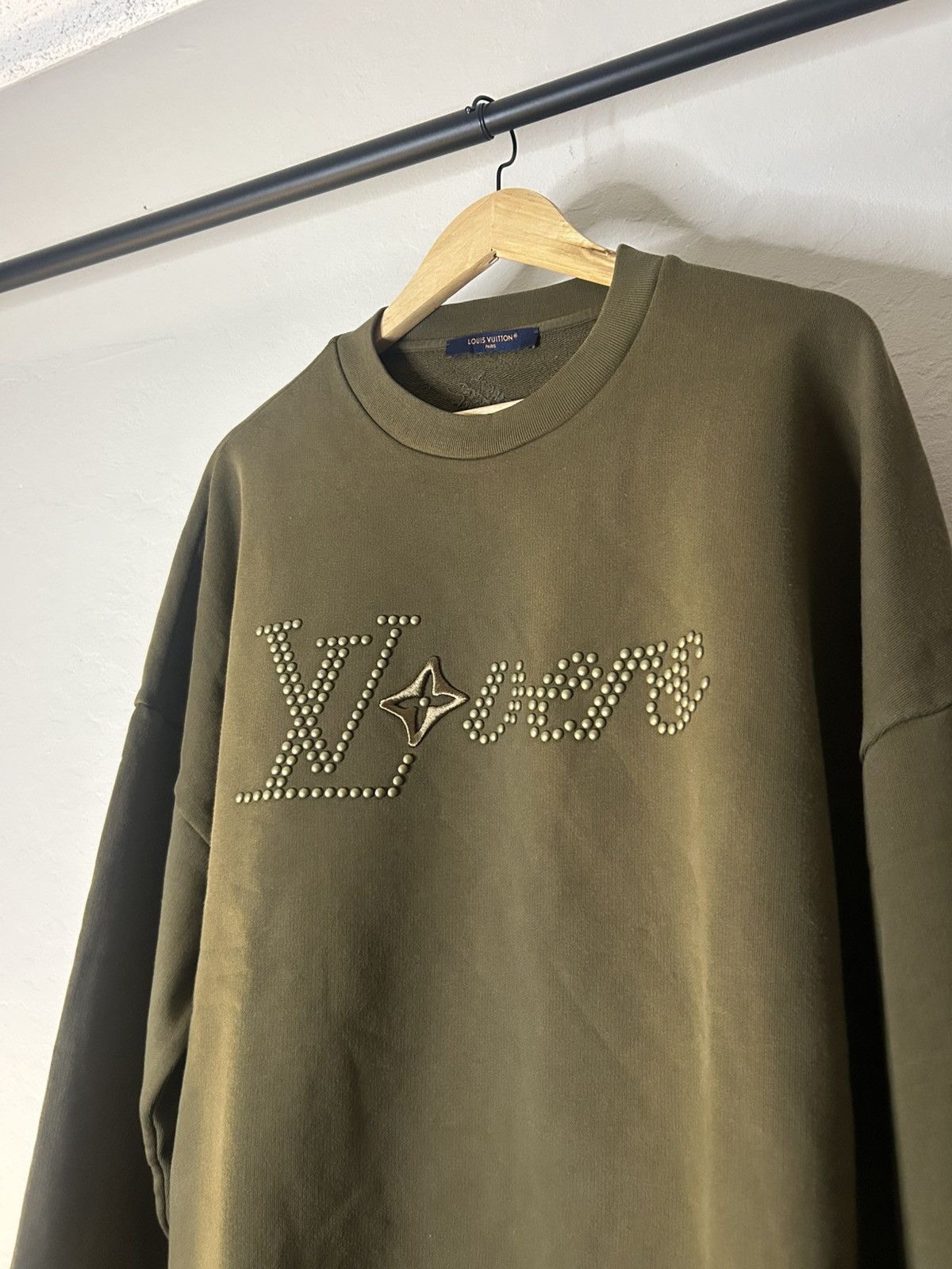 Louis Vuitton Louis Vuitton LV Lovers Olive Crewneck Size US XL / EU 56 / 4 - 3 Thumbnail