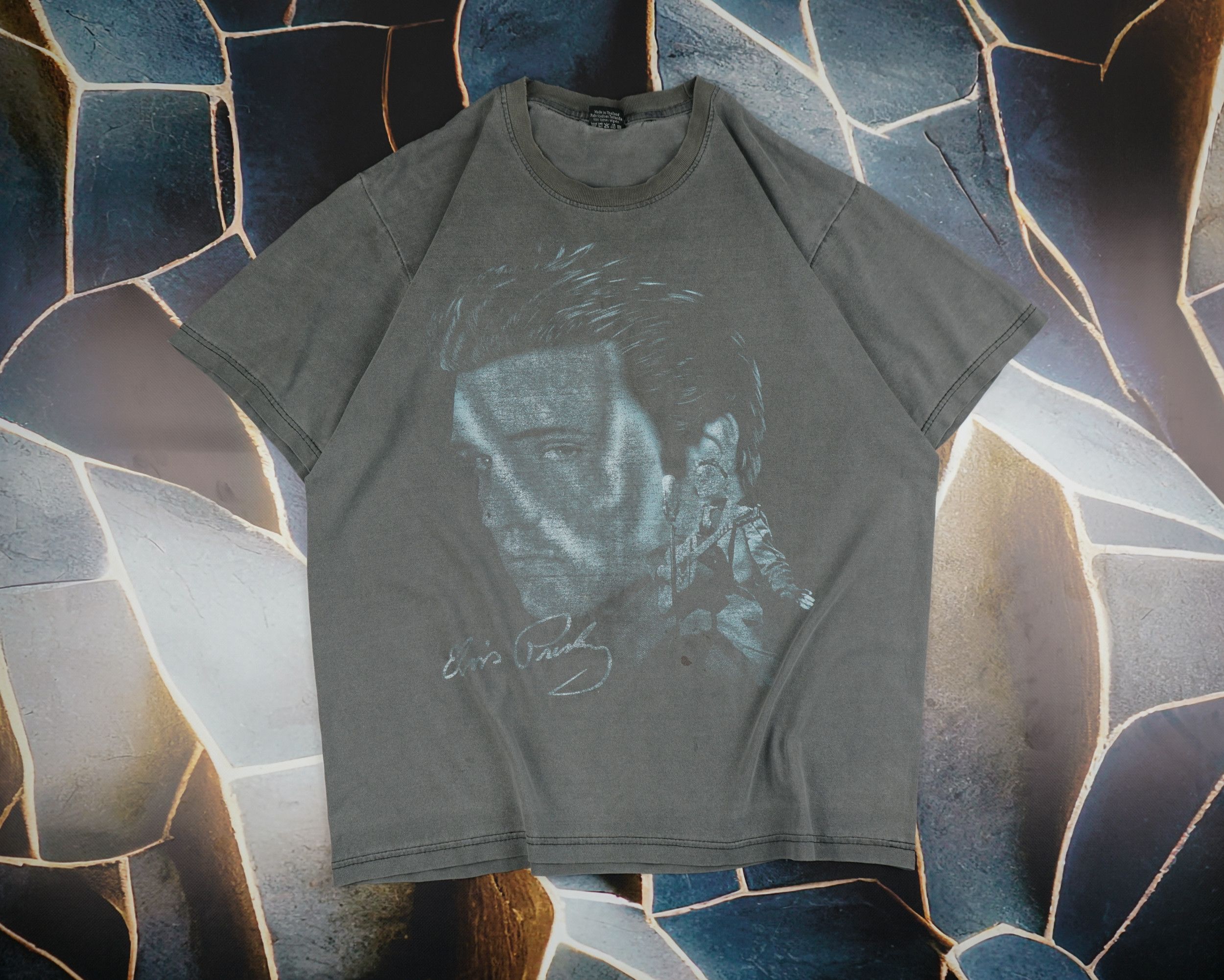 Band Tees × Vintage Vintage 90s Elvis Presley Distressed T-Shirt Size US L / EU 52-54 / 3 - 1 Thumbnail