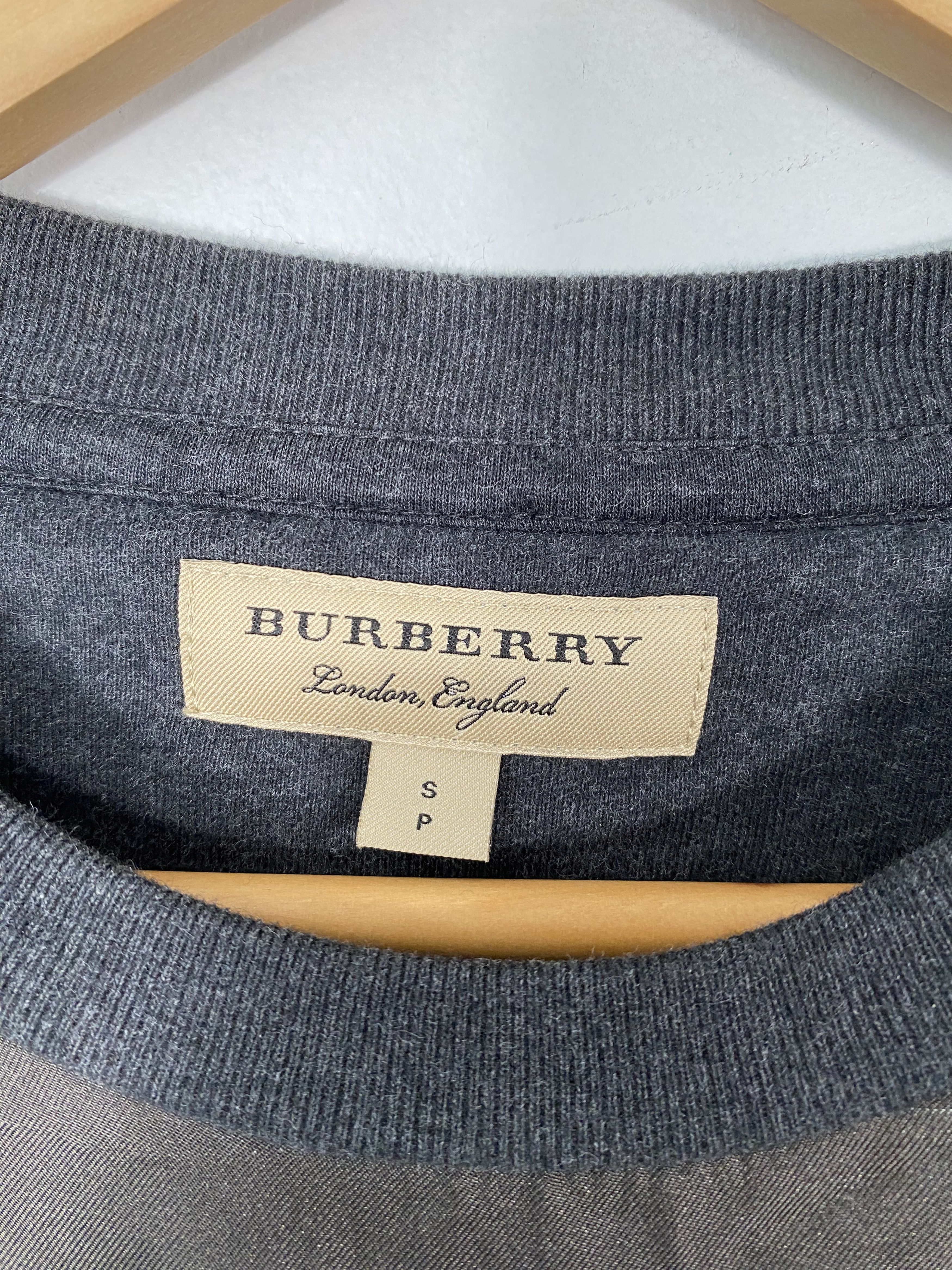 Burberry Burberry Black Printed Silk Fish Ornament Sweatshirt Size S Size US S / EU 44-46 / 1 - 3 Thumbnail