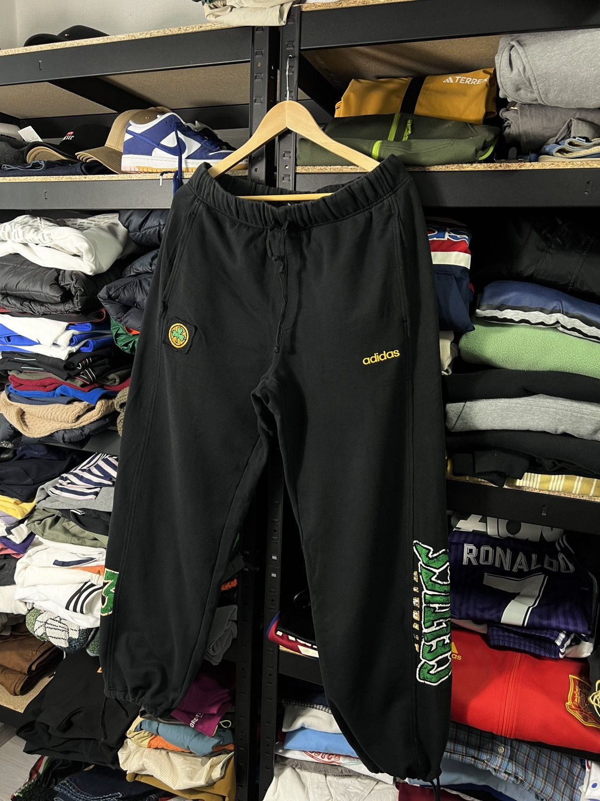 Adidas Adidas x Celtics Vintage Sweatpants Black XL Asia NBA Rare Size US 36 / EU 52 - 1 Thumbnail