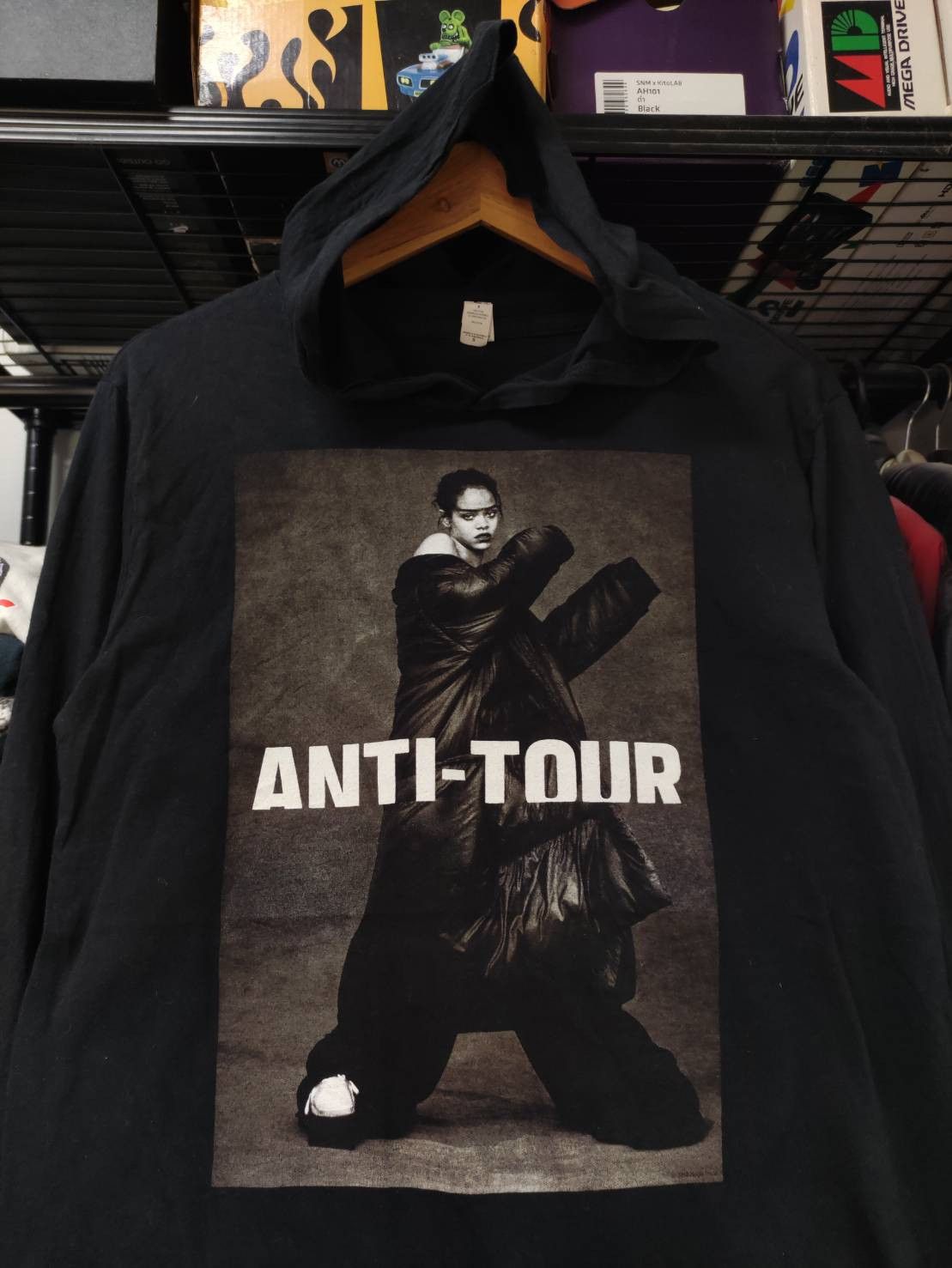 Band Tees Rihanna " Anti Tour " Hoodies Size US S / EU 44-46 / 1 - 1 Thumbnail