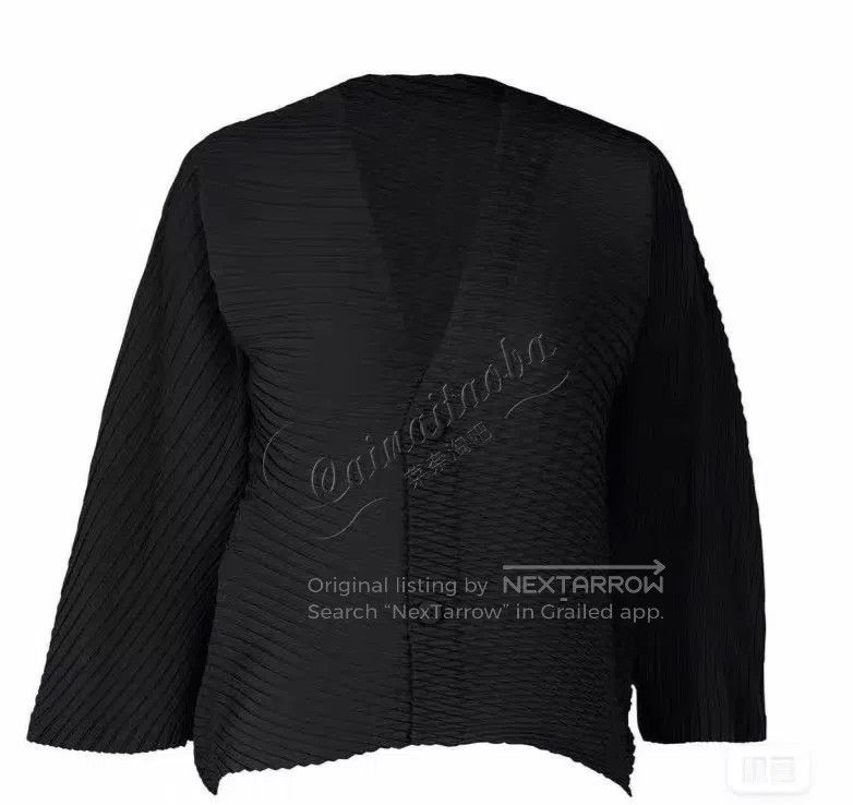 Issey Miyake Issey Miyake Main line black fish scale coat Size M / US 6-8 / IT 42-44 - 1 Thumbnail