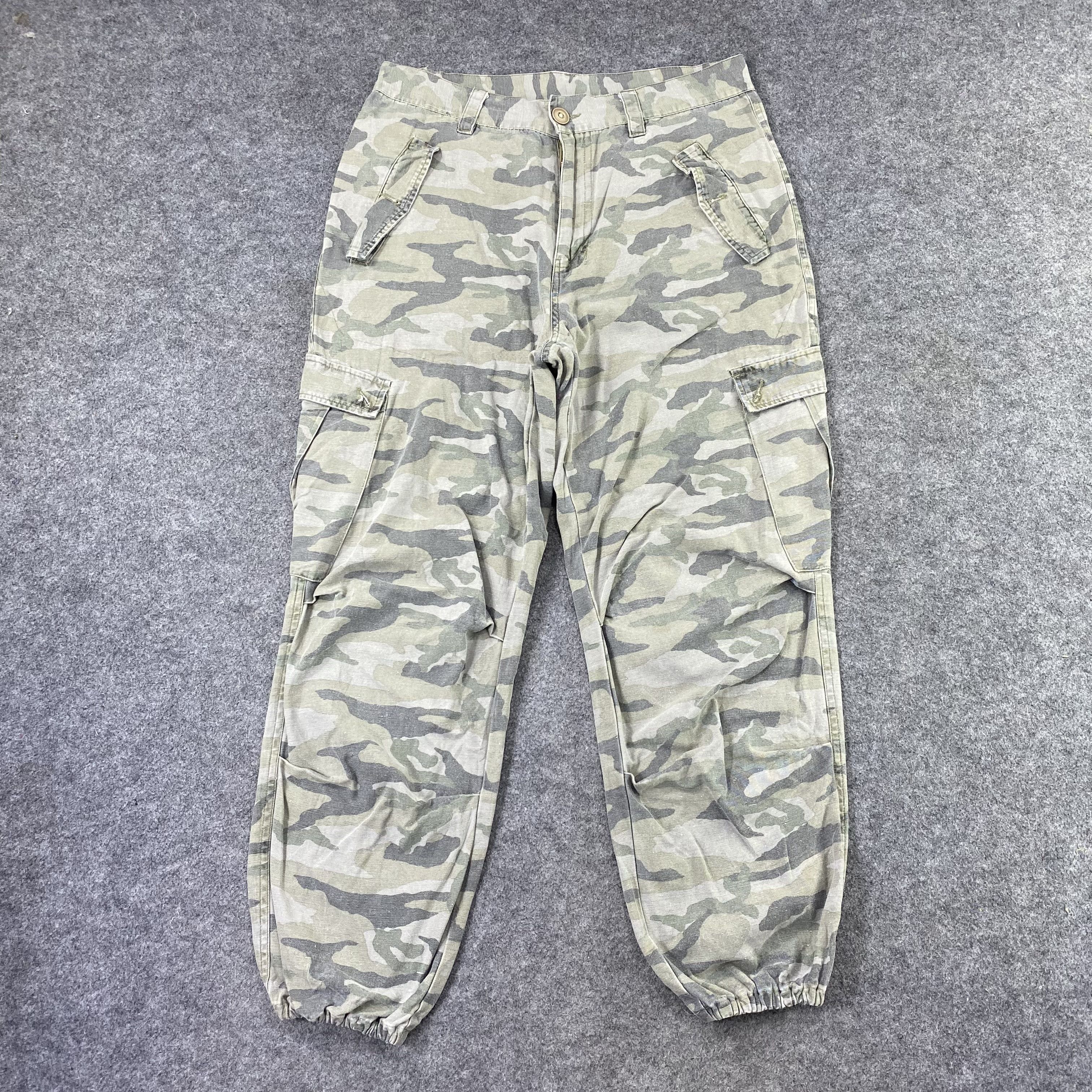Japanese Brand × Vintage Vintage Military Camo Streetwear Cargo Pants-C016 Size US 32 / EU 48 - 1 Thumbnail
