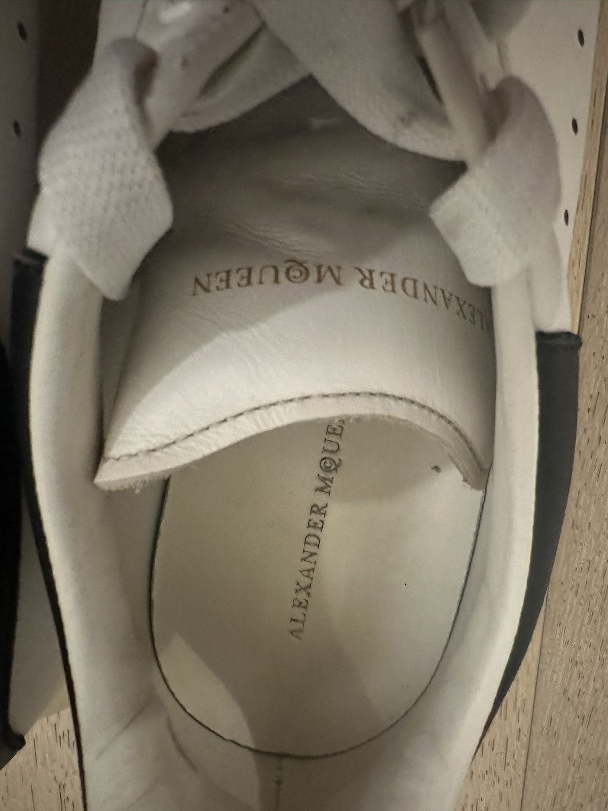 Alexander McQueen Alexander McQueen White & Black Oversized Sneaker Size US 7 / EU 40 - 7 Thumbnail