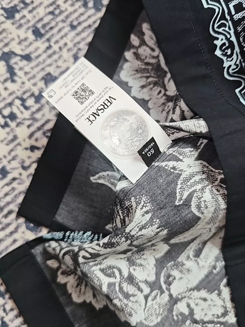 Versace Versace Patterned print lapel single-breasted short-sleeve Size US M / EU 48-50 / 2 - 7 Thumbnail