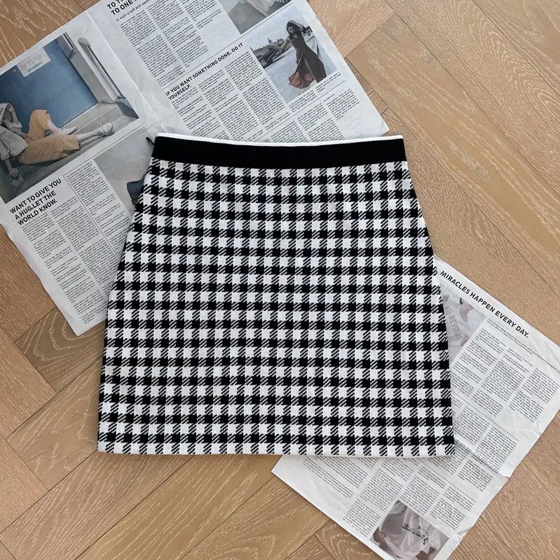 Miu Miu Miu Miu Black Checkered Pattern Mini Skirt 0089 Size 26" / US 2 / IT 38 - 1 Thumbnail