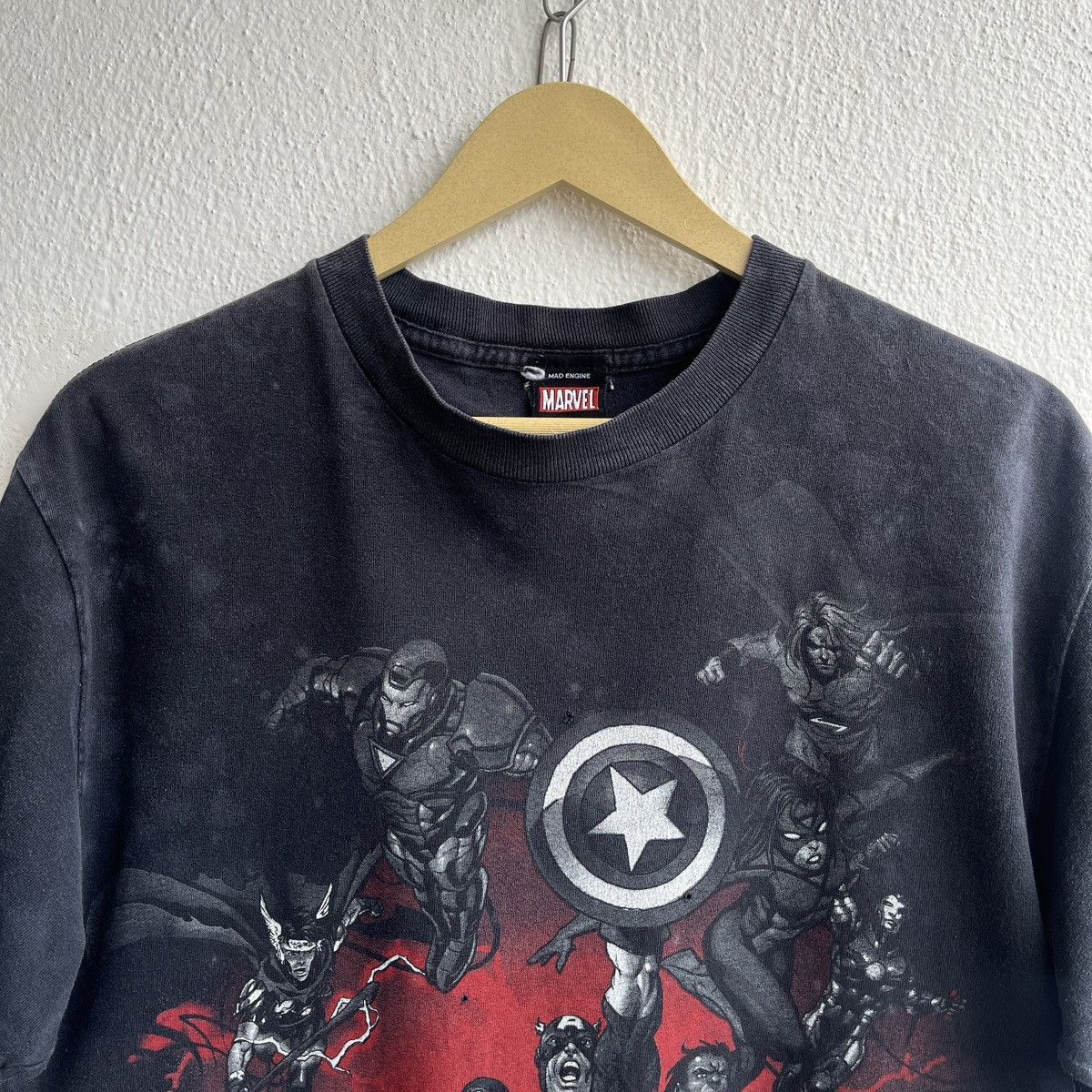 Mad Engine VINTAGE Y2K DISTRESSED FADED THE AVENGERS MARVEL TSHIRT Size US M / EU 48-50 / 2 - 21 Thumbnail