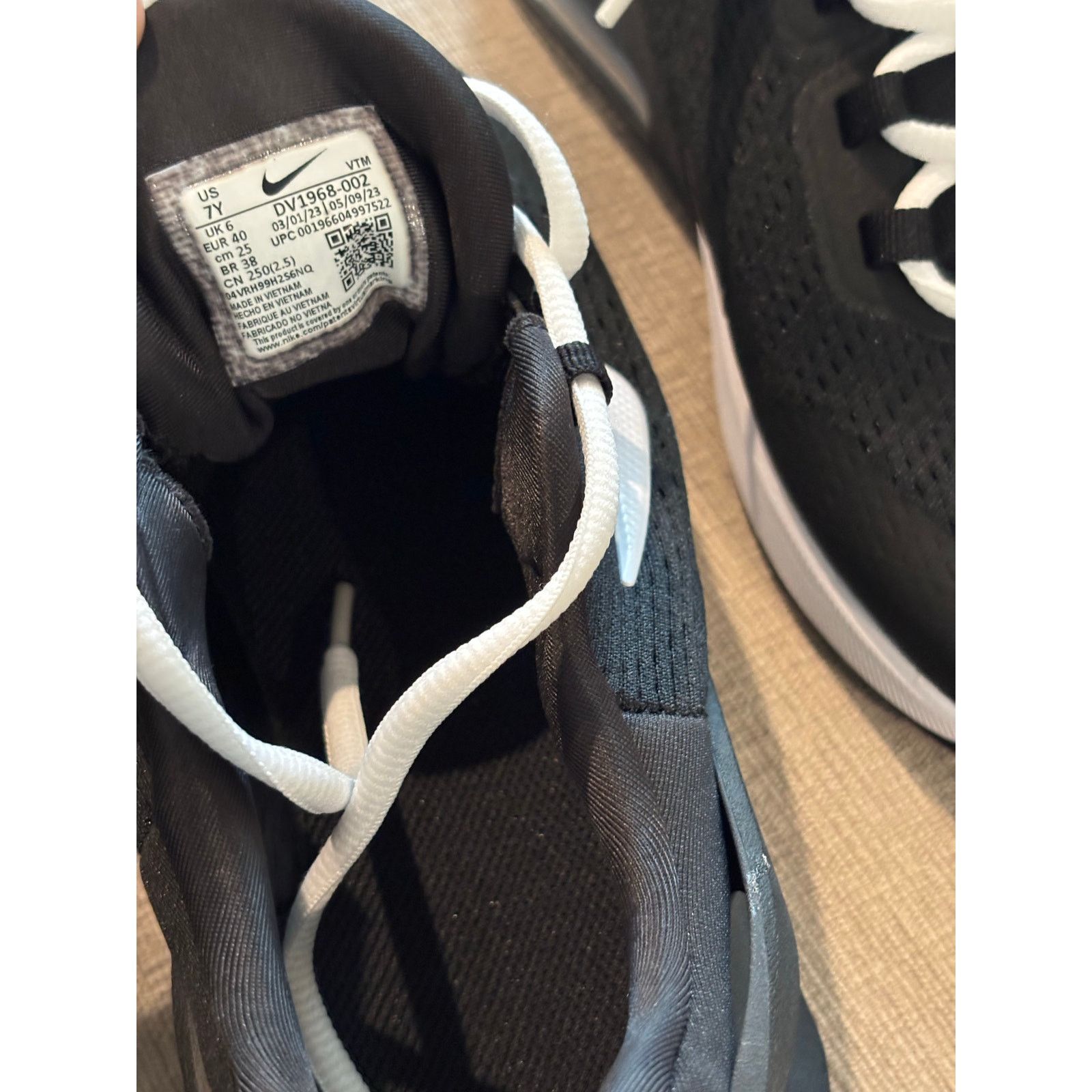 Nike Nike Air Max 270 GO Size US 7 / EU 40 - 3 Thumbnail