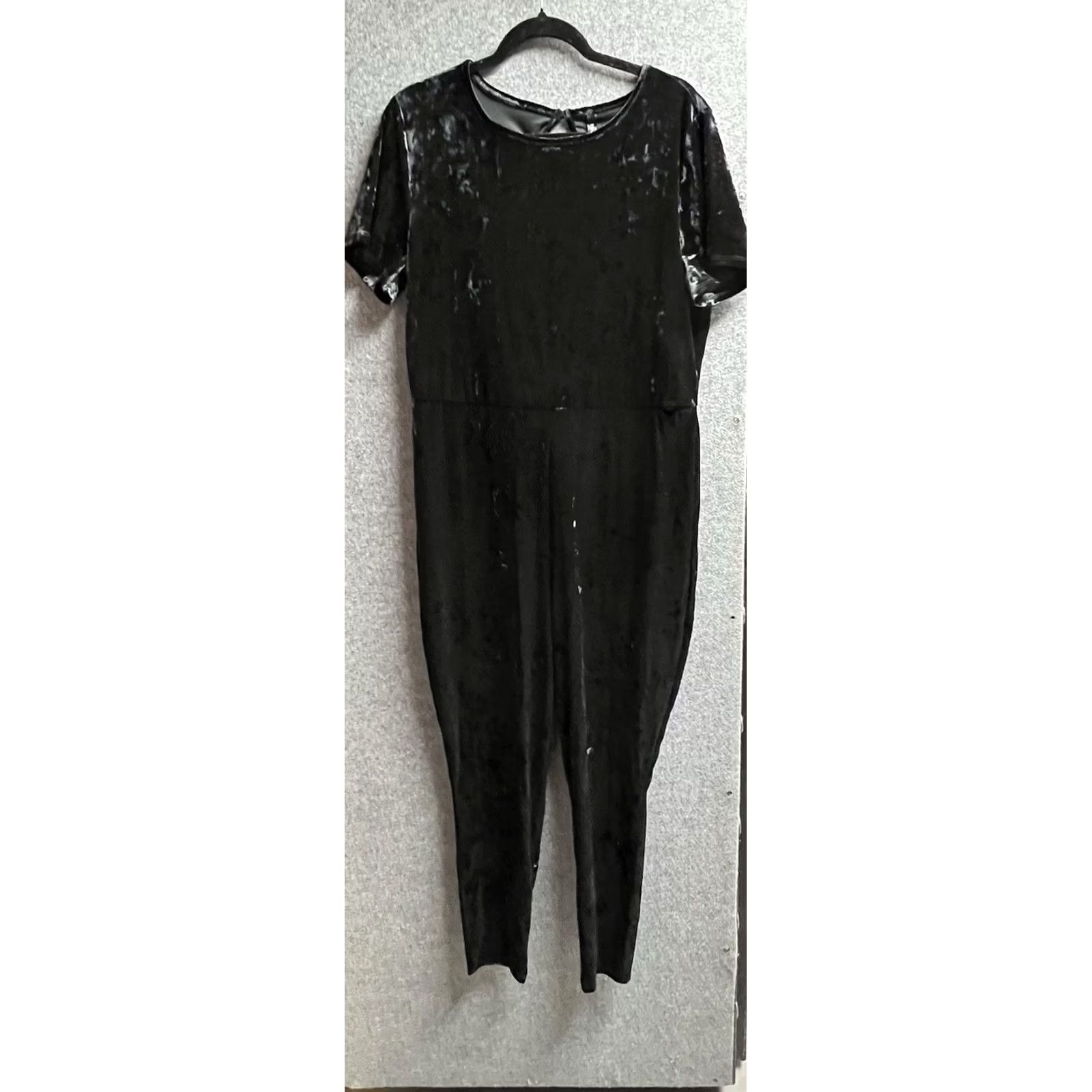 Torrid Torrid Jumpsuit One Piece Black Velvet Short Sleeve Skinny Inseam 27 in Size One Size Regular Women Clubwear Party/Cocktail Travel Casual Size 42" / US 20 - 2 Thumbnail