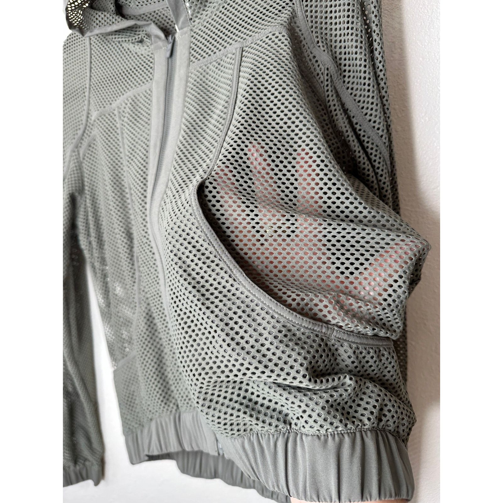 Lululemon Lululemon Sage Green Relaxed Mesh Hooded Front Zip Jacket 4 Size S / US 4 / IT 40 - 3 Thumbnail