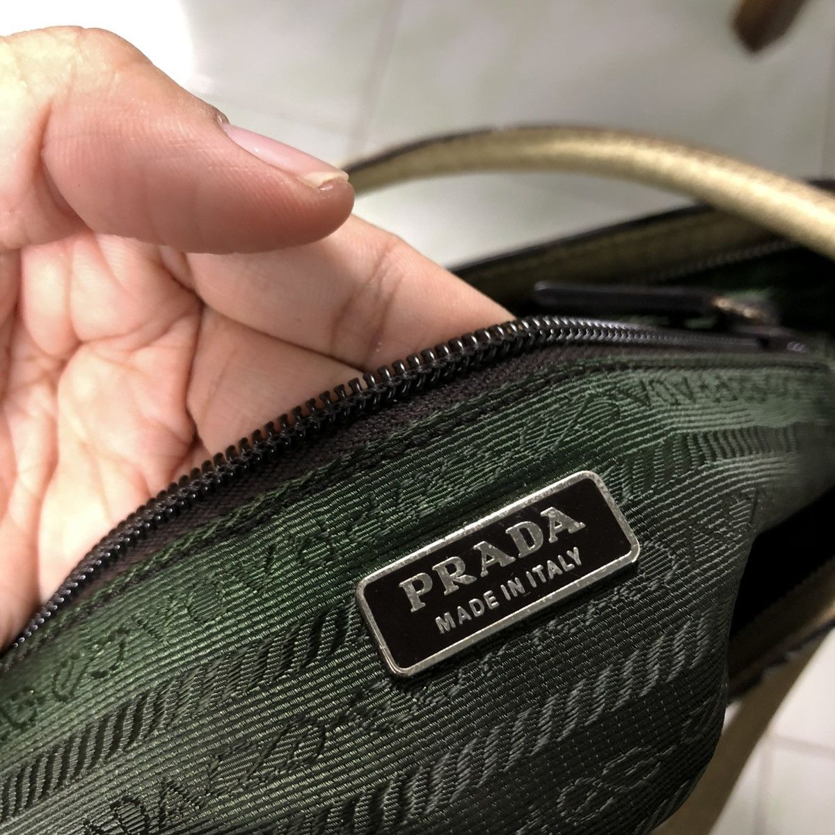 Prada 🔥VINTAGE HAND BAG PIG SKINS LEATHER PRADA MADE IN ITALY Size ONE SIZE - 24 Thumbnail