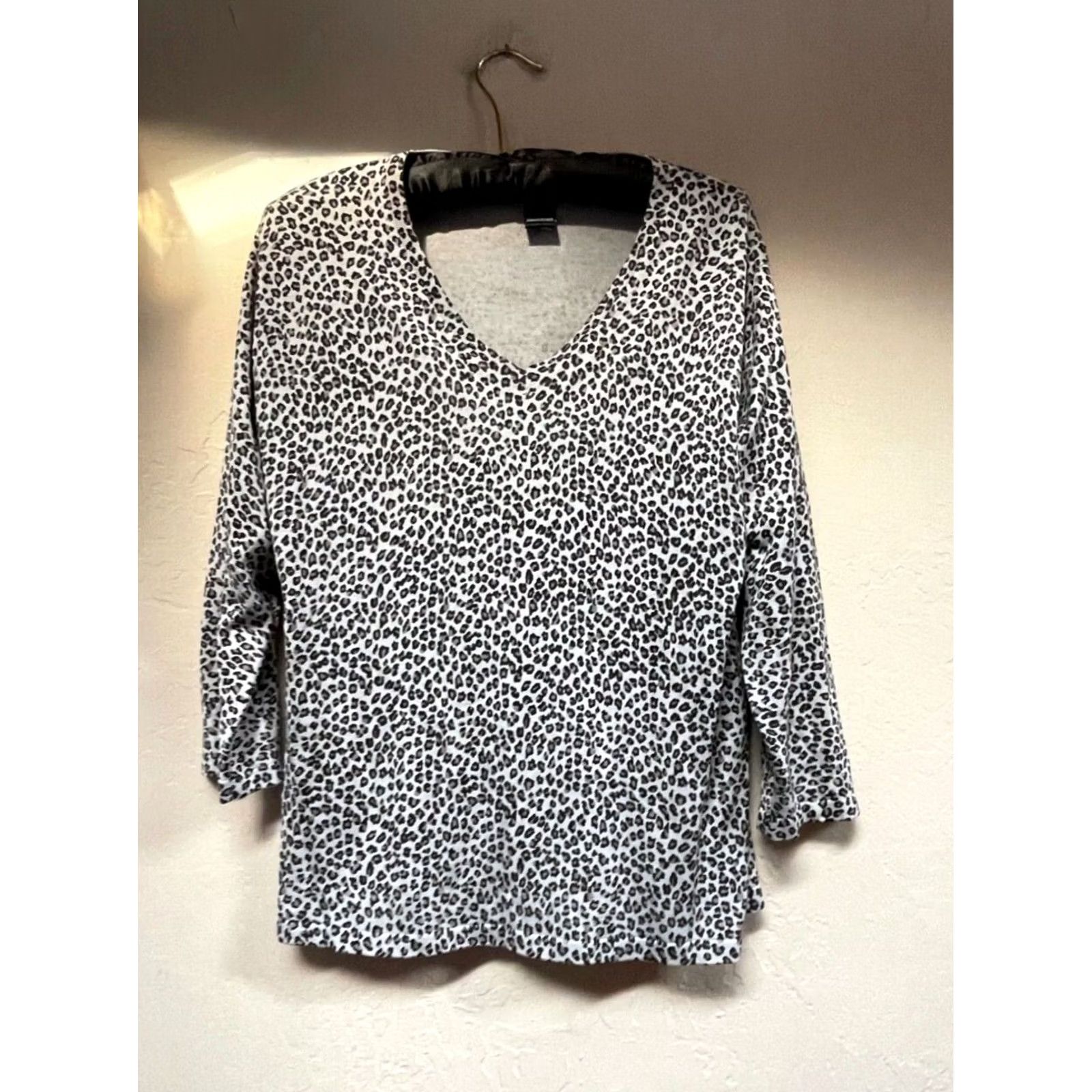 Vintage August Silk Womens L Gray Black V-Neck Animal Print 3/4 Sleeve Knit Top Size L / US 10 / IT 46 - 2 Thumbnail