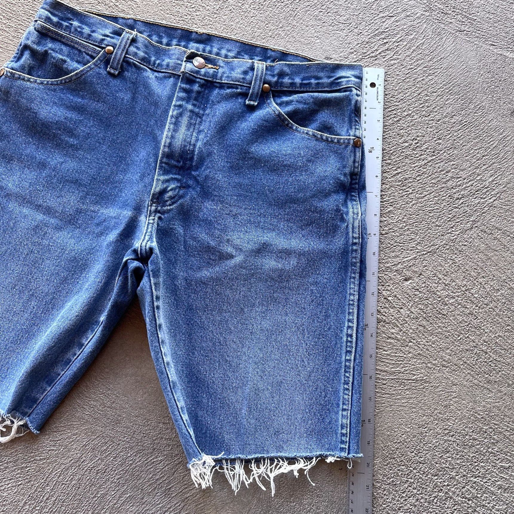 Wrangler VINTAGE Wrangler Shorts Denim Bermuda 90s Hip Hop Men 34 Blue Cotton Relaxed Regular 10 In Inseam Reworked Jorts Embroidered Logo Mens Size US 34 / EU 50 - 6 Thumbnail