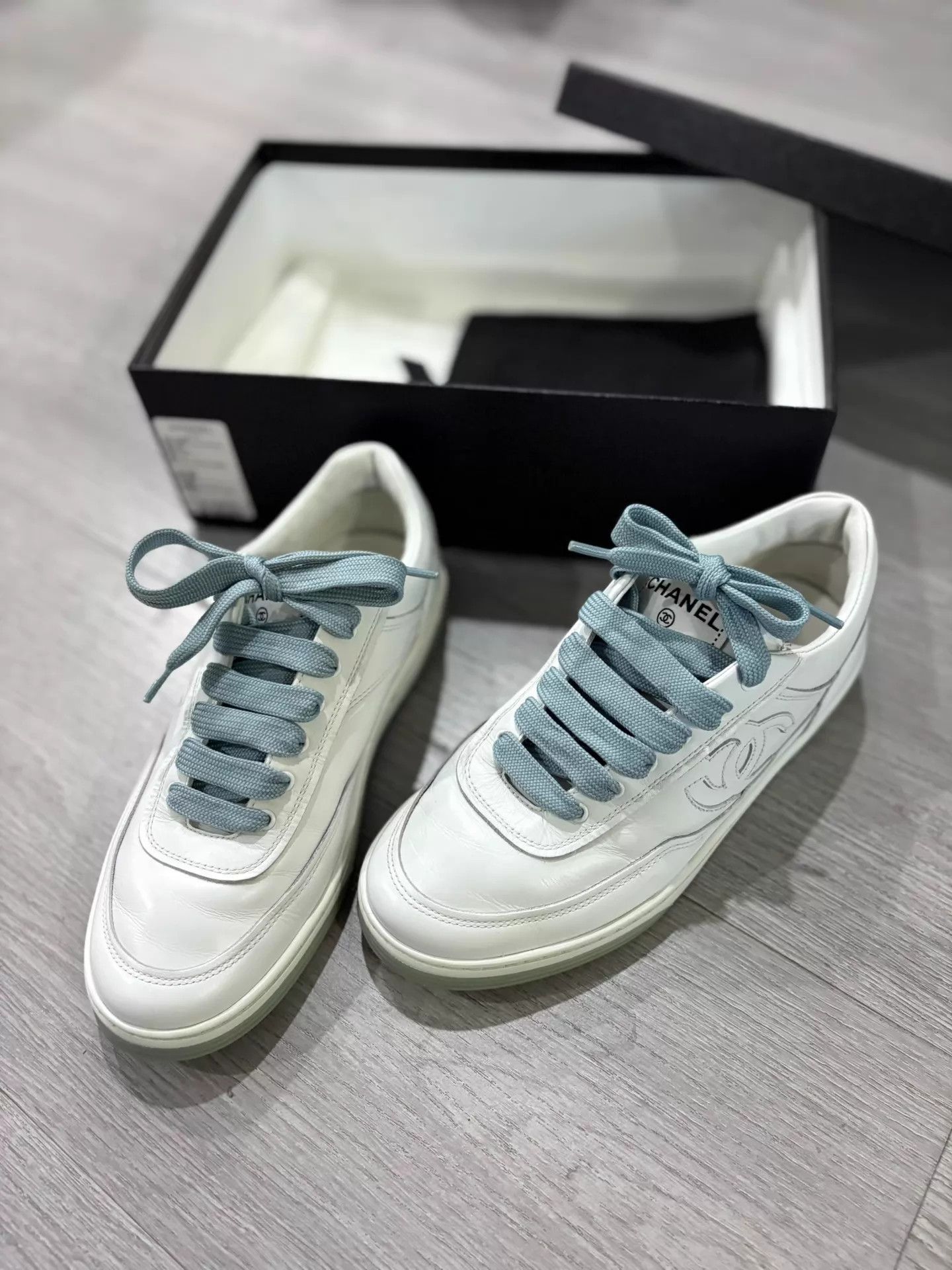 Chanel Chanel CC logo leather sneakers 99 new with box EUR 36.5 Size US 6 / IT 36 - 1 Thumbnail