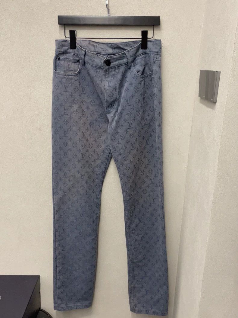 Louis Vuitton Louis Vuitton Full Print Pants 2504-Nextarrow Size US 30 / EU 46 - 1 Thumbnail