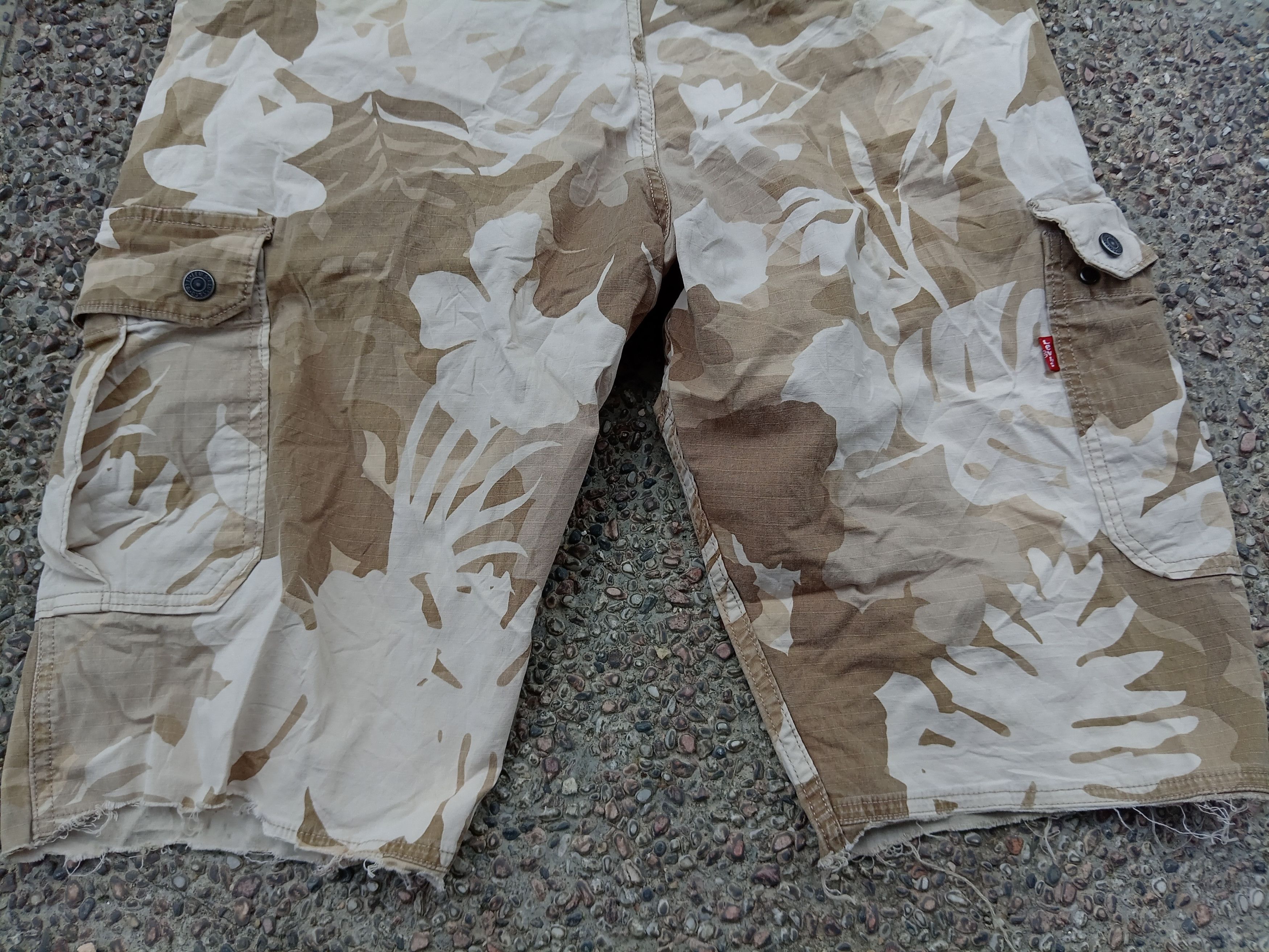 LVC × Levi's Levi's camo short pants Size US 34 / EU 50 - 7 Thumbnail