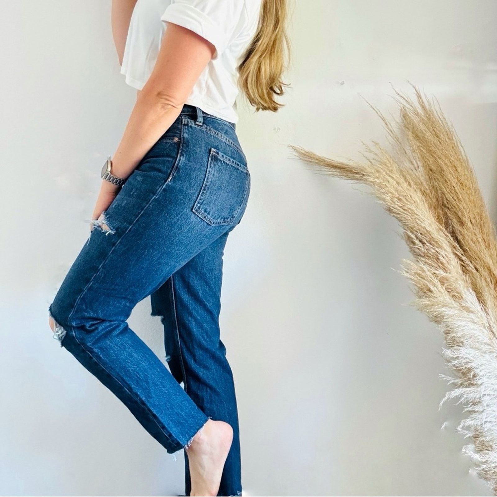 Old Navy OLD NAVY Blue High Rise Straight Leg Distressed Jeans 8 Size 30" / US 8 / IT 44 - 9 Thumbnail