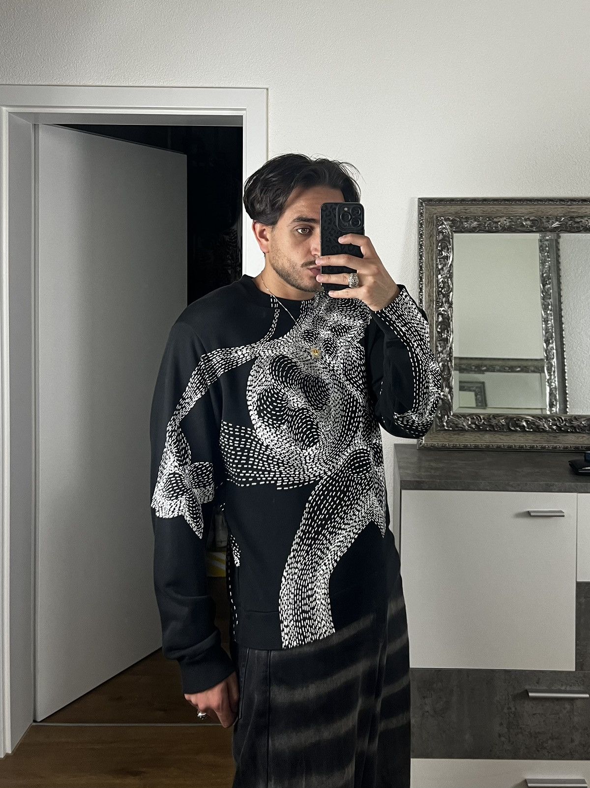 Louis Vuitton Louis Vuitton SS20 Three Flower Graphic Print Sweatshirt Size US M / EU 48-50 / 2 - 2 Thumbnail