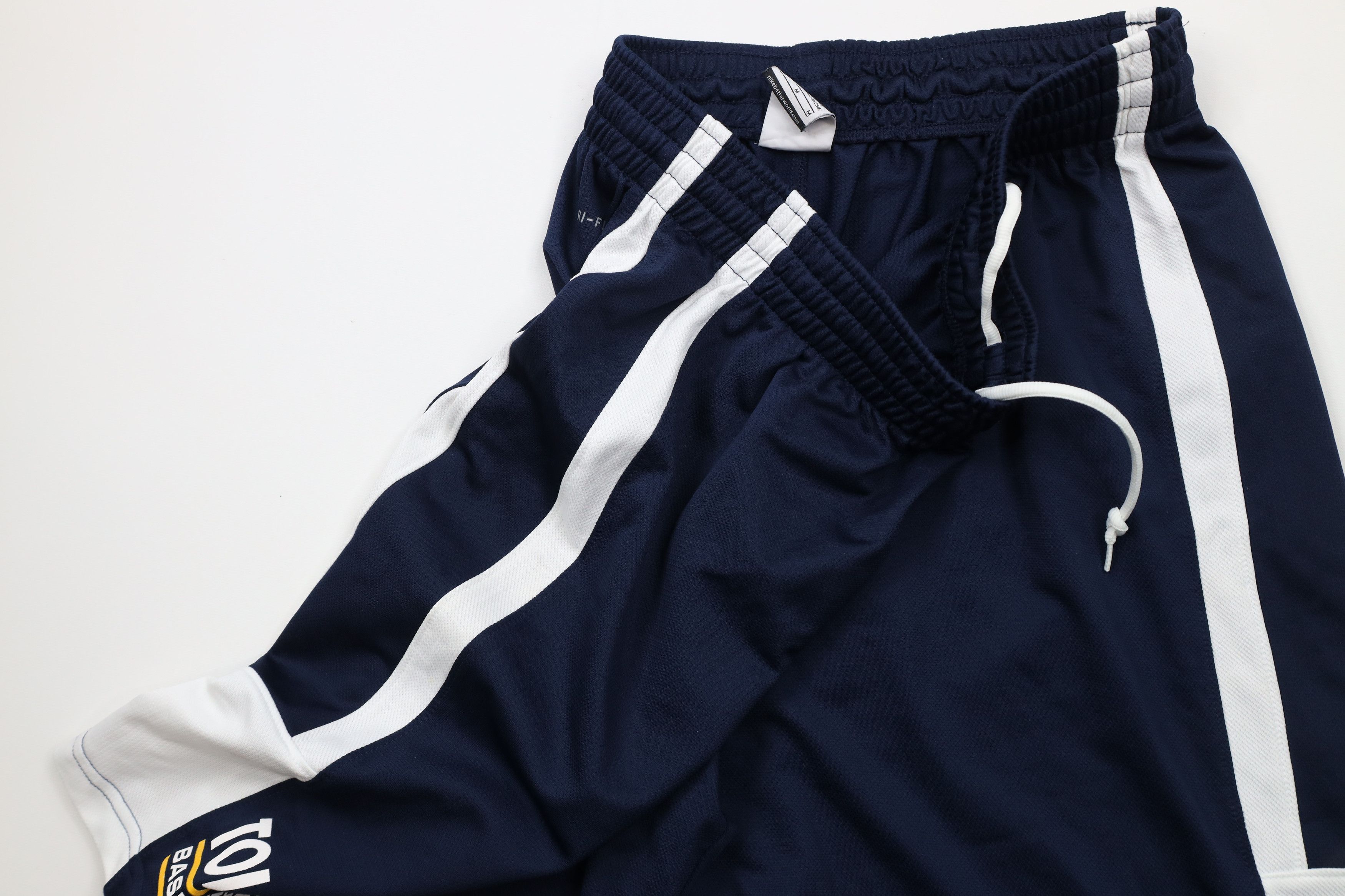 Nike × Vintage Nike Team Issued University of Toledo Basketball Shorts Size US 32 / EU 48 - 7 Thumbnail