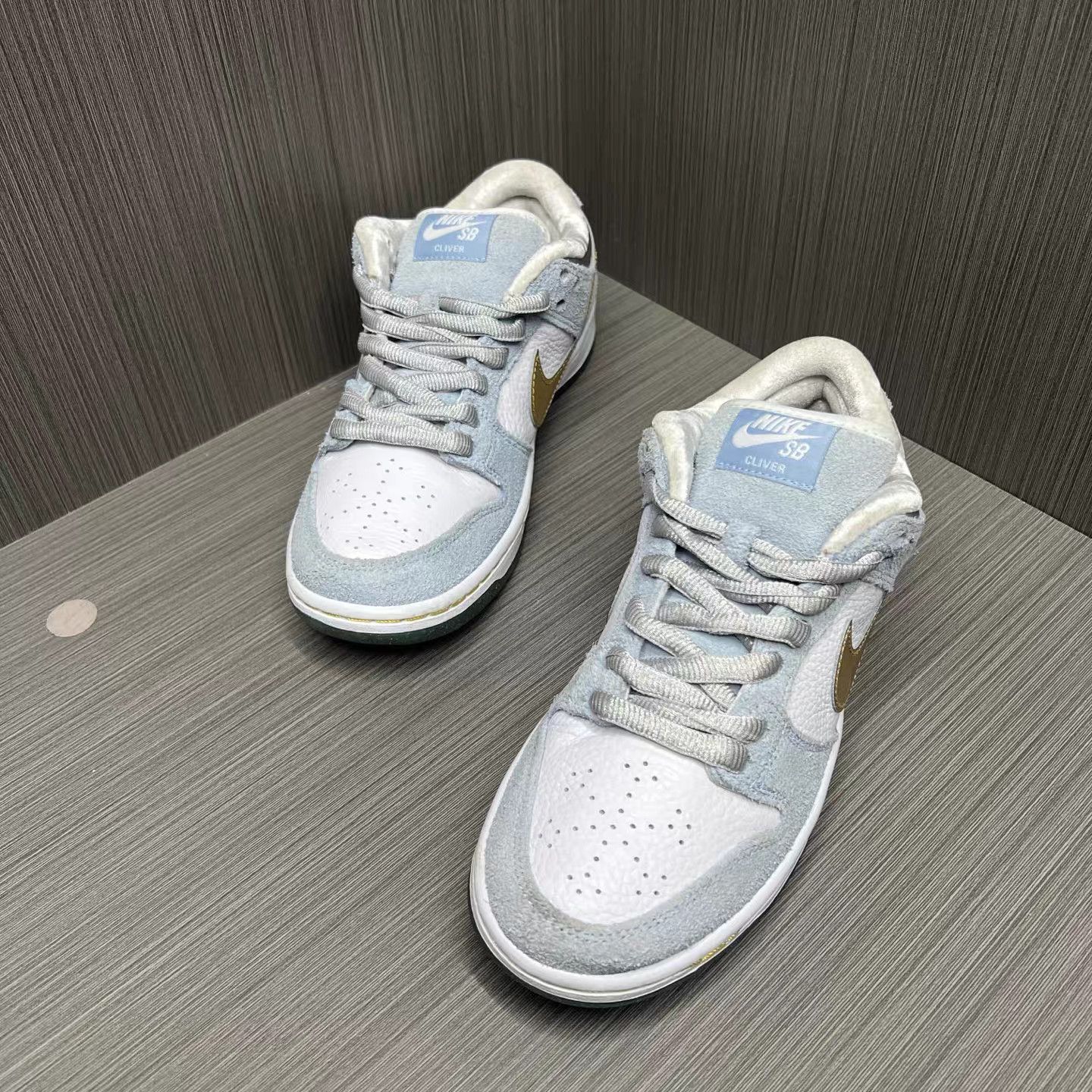Nike Nike Dunk SB Pro "Holiday Special" (Frozen) Skate Shoes K15 Size US 7 / EU 40 - 1 Thumbnail