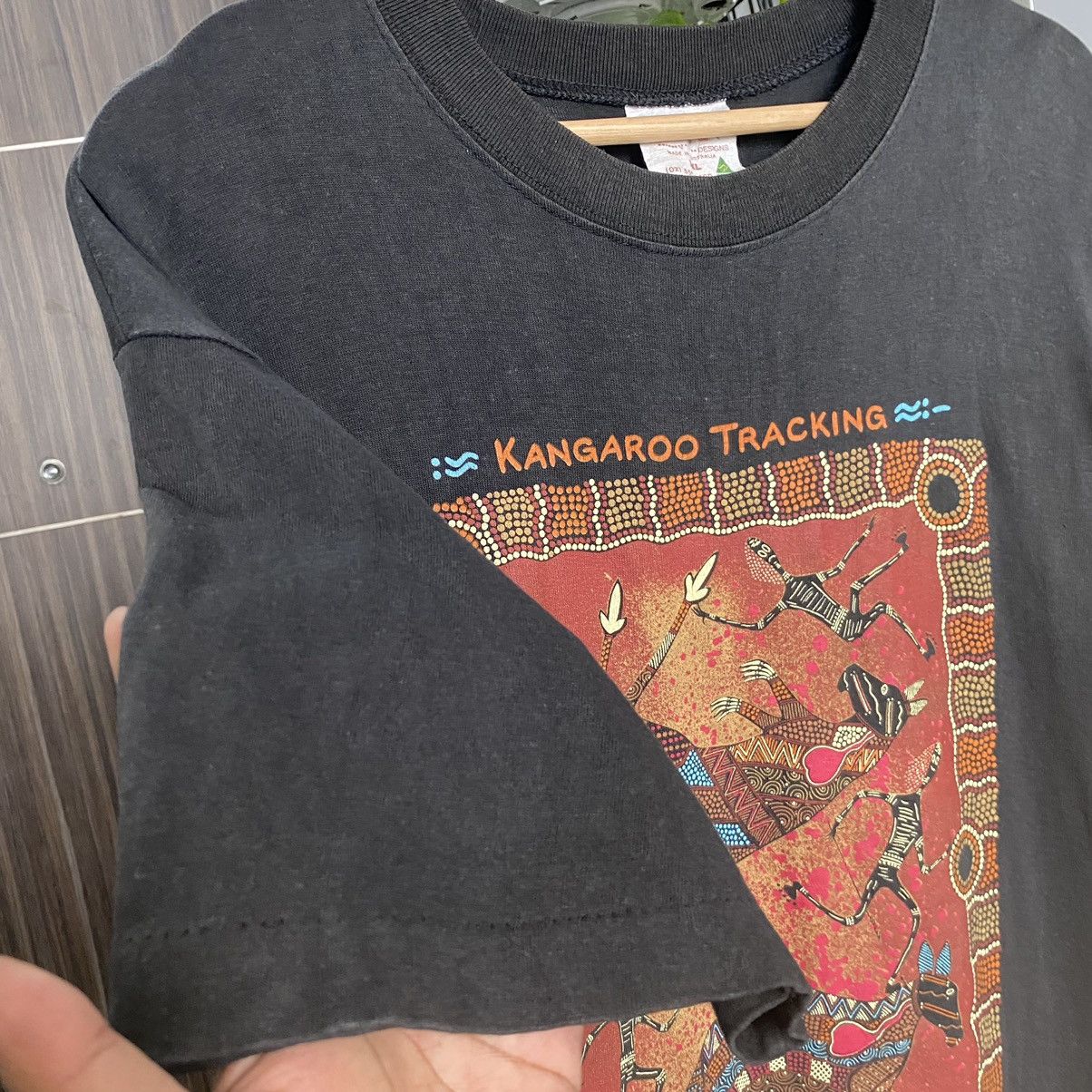Man Made In Australia Thrashed Faded Vintage 90s Bulurru Kangaroo Australia Art T Size US XXL / EU 58 / 5 - 4 Thumbnail