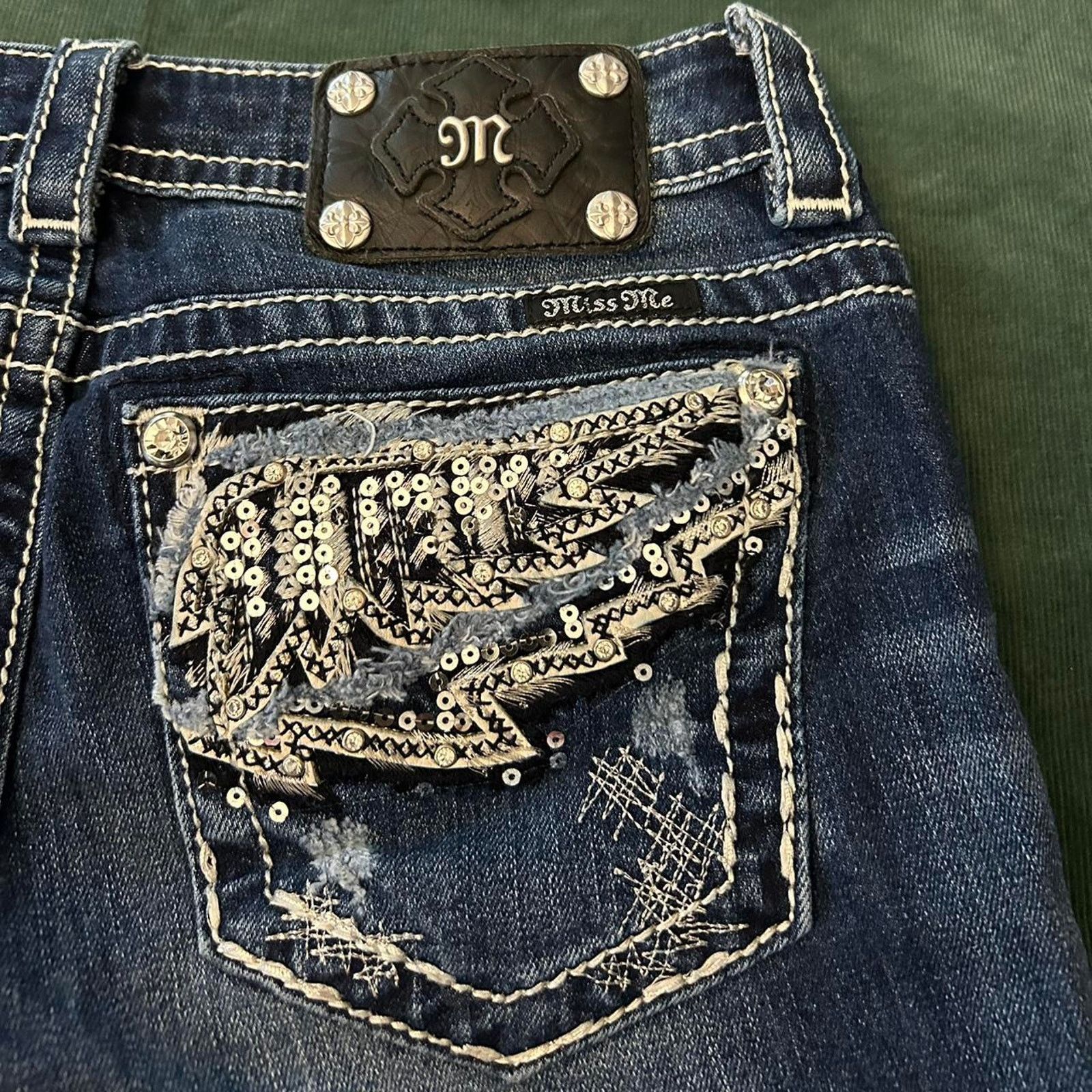 Miss Me Y2k miss me embroidered capris Size 28" / US 6 / IT 42 - 2 Thumbnail