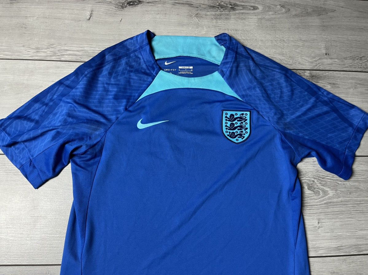 Nike ENGLAND NATIONAL TEAM TRAINING FOOTBALL SHIRT JERSEY 2022/23 Size US S / EU 44-46 / 1 - 3 Thumbnail