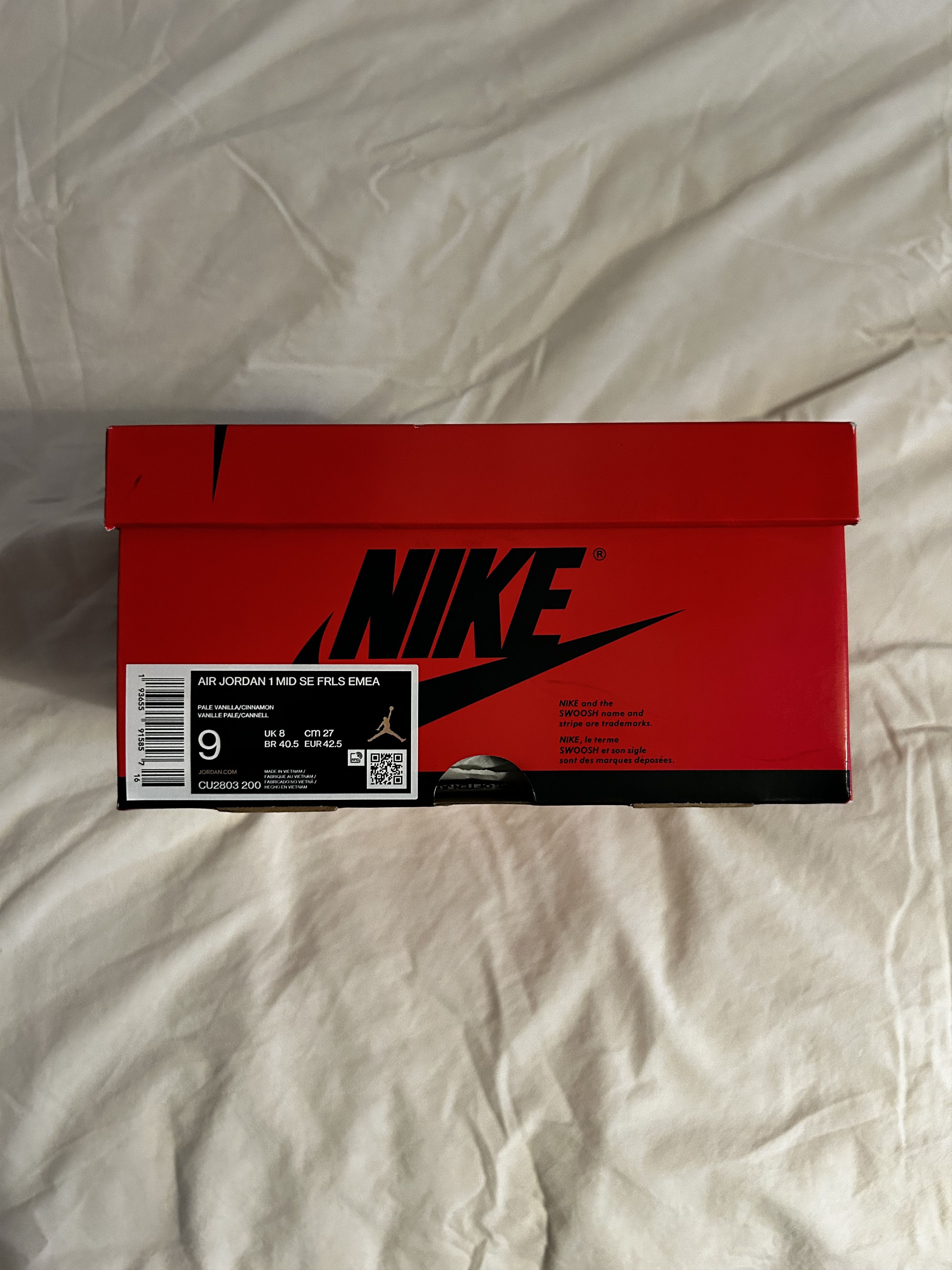 Nike Jordan x Maison chateau rouge Size US 9 / EU 42 - 6 Thumbnail