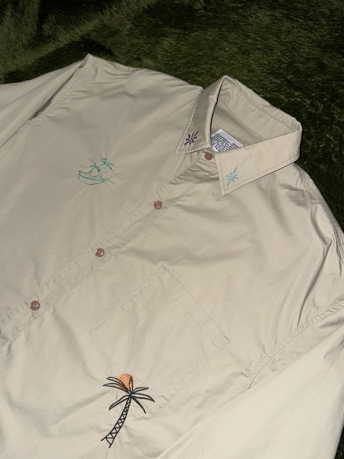 Japanese Brand [L] BIRTHDAYSUIT relaxed Embroidery Doodle Logo Shirt Beige Size US L / EU 52-54 / 3 - 2 Thumbnail