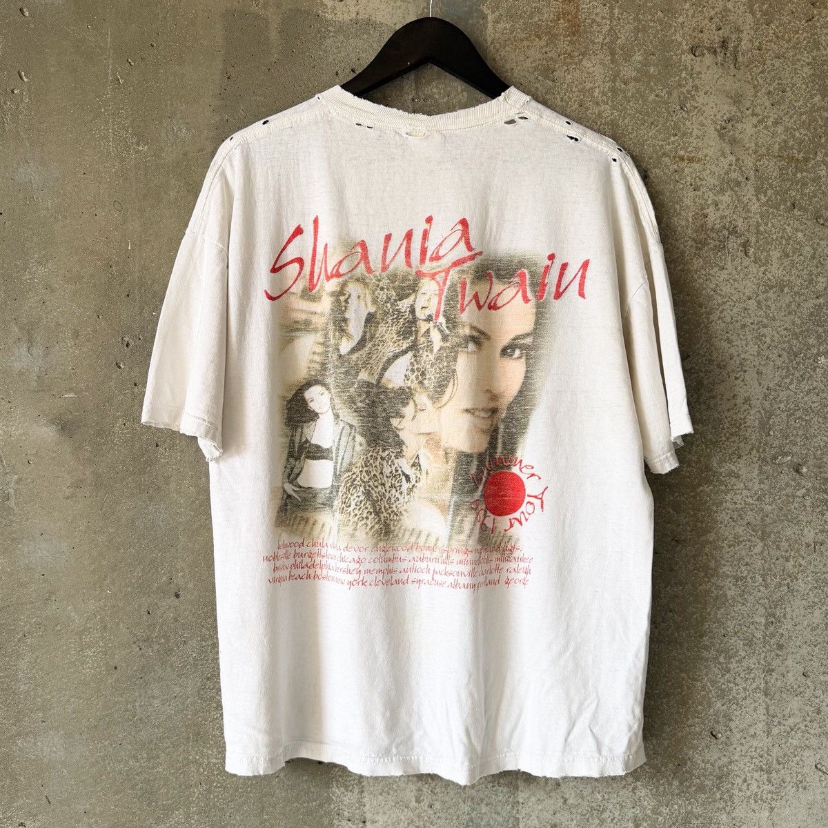 Vintage THRASHED Vintage Shania Twain Tour T-Shirt Size US XL / EU 56 / 4 - 5 Thumbnail