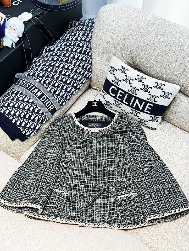 Chanel Chanel 25C dark gray mixed color braided color rolled edge Size S / US 4 / IT 40 - 1 Thumbnail