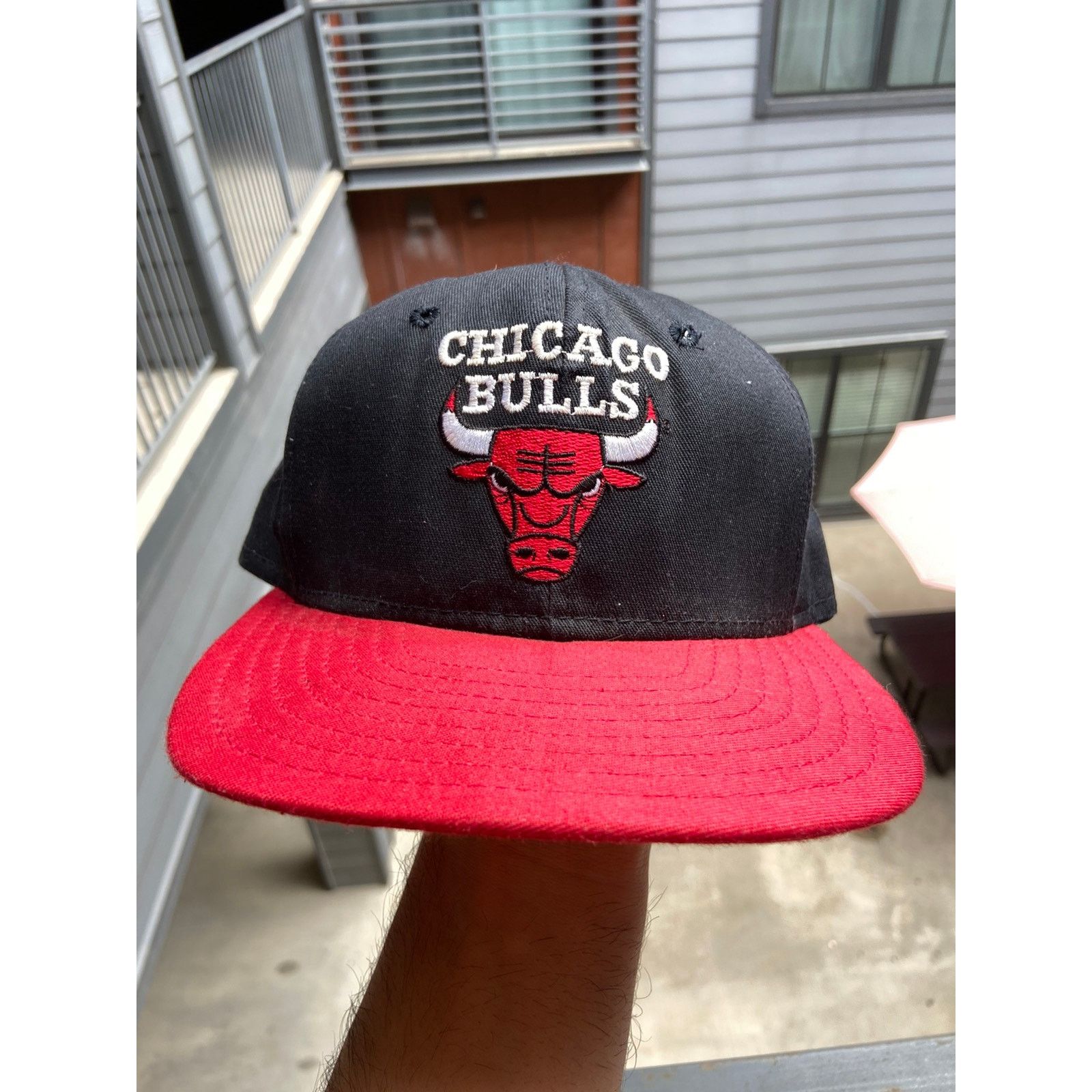 NBA × Vintage Vintage 90’s NBA Chicago Bulls Red Black Bred SnapBack Hat Size ONE SIZE - 1 Thumbnail