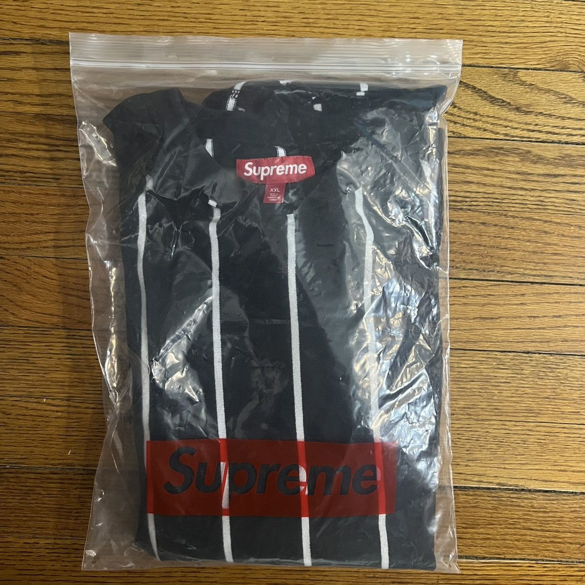 Supreme In-Hand Supreme Striped Raglan L/S Top Black Size: XXL Size US XXL / EU 58 / 5 - 3 Thumbnail