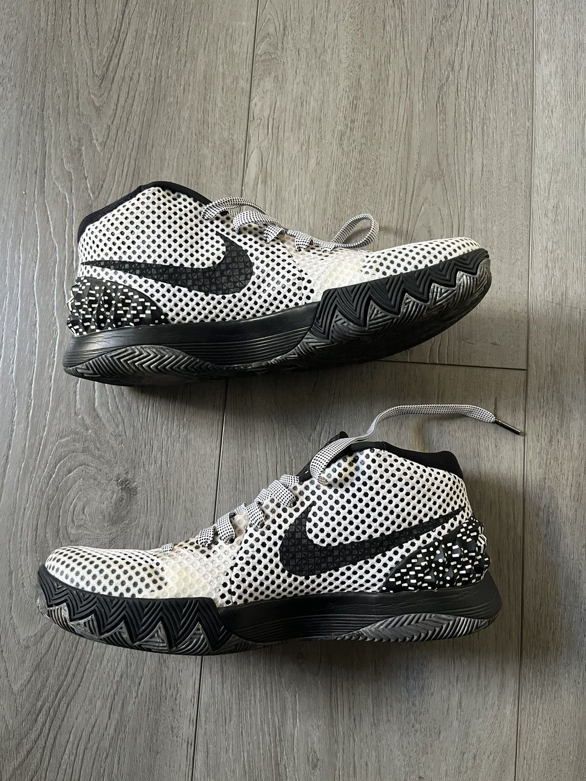 Nike Kyrie 1 Black History Month Size US 9.5 / EU 42-43 - 2 Thumbnail