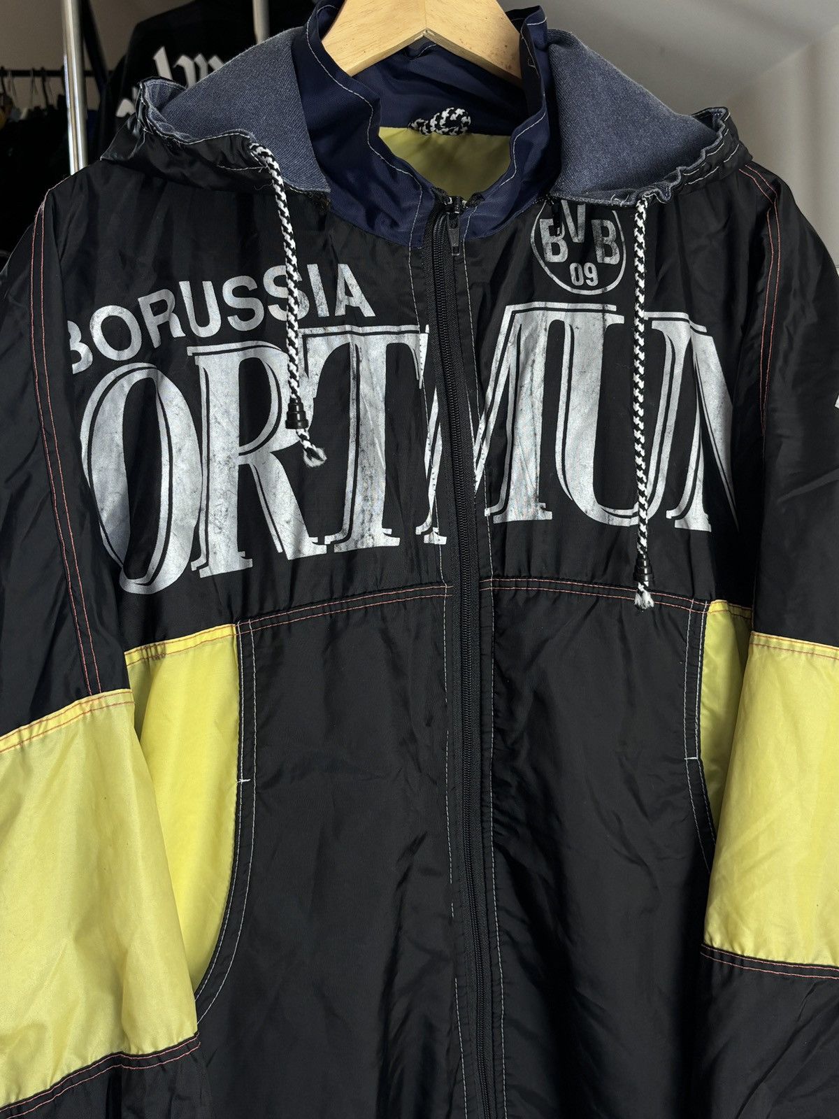 Vintage Borussia Dortmund Vintage Rare BVB Jacket Soccer Football Size US L / EU 52-54 / 3 - 4 Thumbnail