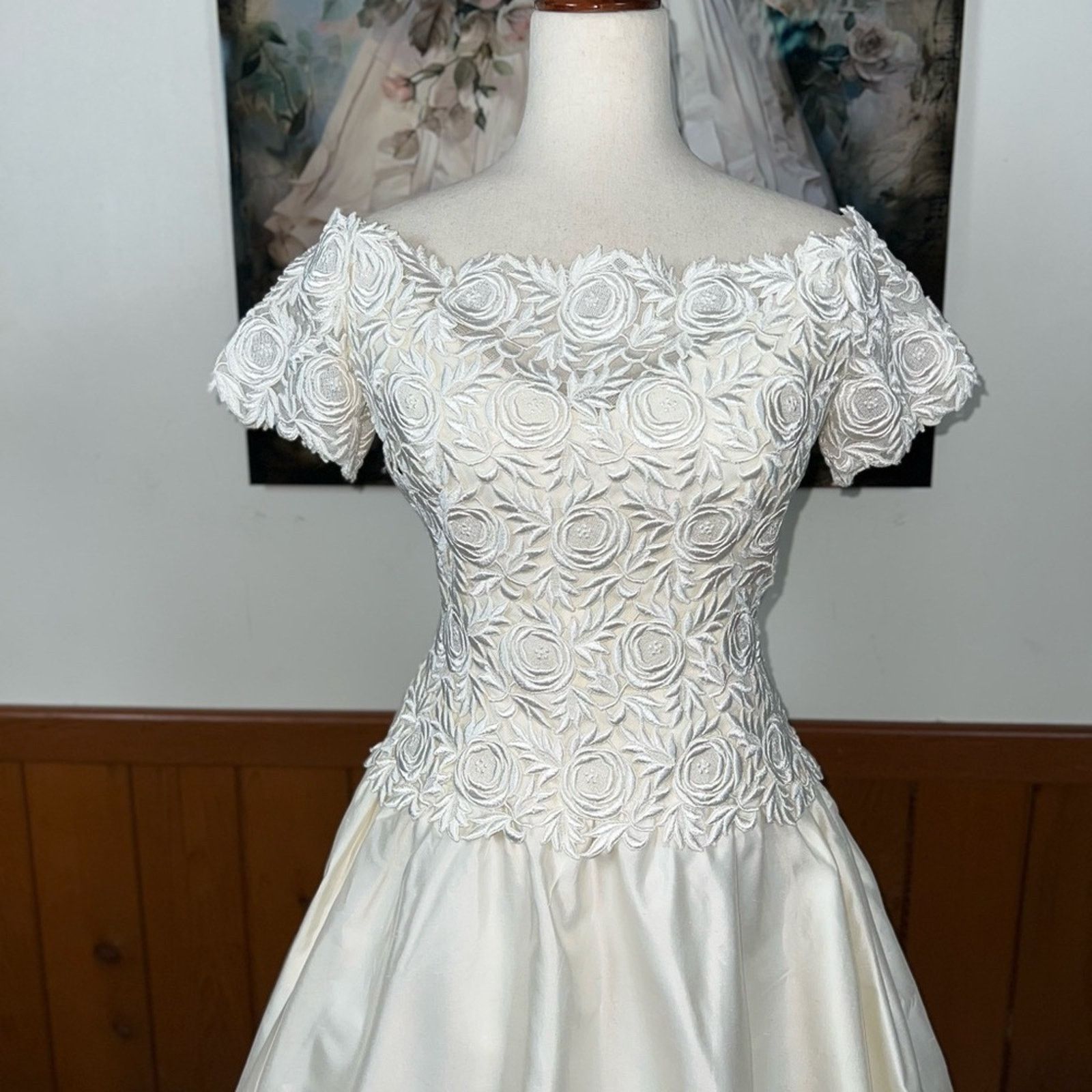 Vintage Gorgeous Vintage 1980s/90s Off Shoulder Silk Wedding Gown! Size M / US 6-8 / IT 42-44 - 3 Thumbnail