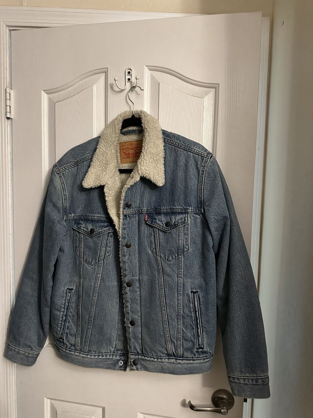 Levi's Levi’s mens denim trucker jacket Size US M / EU 48-50 / 2 - 1 Thumbnail